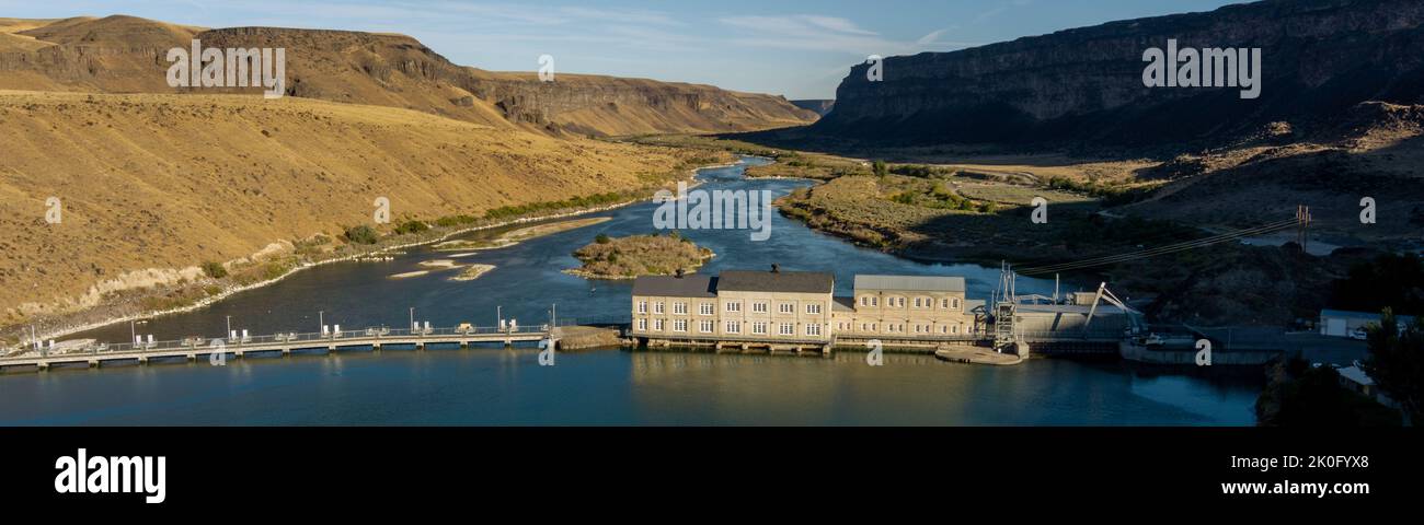 Breiter Pano mit ikonischem Wasserkraftdamm am Snake River Idaho Stockfoto