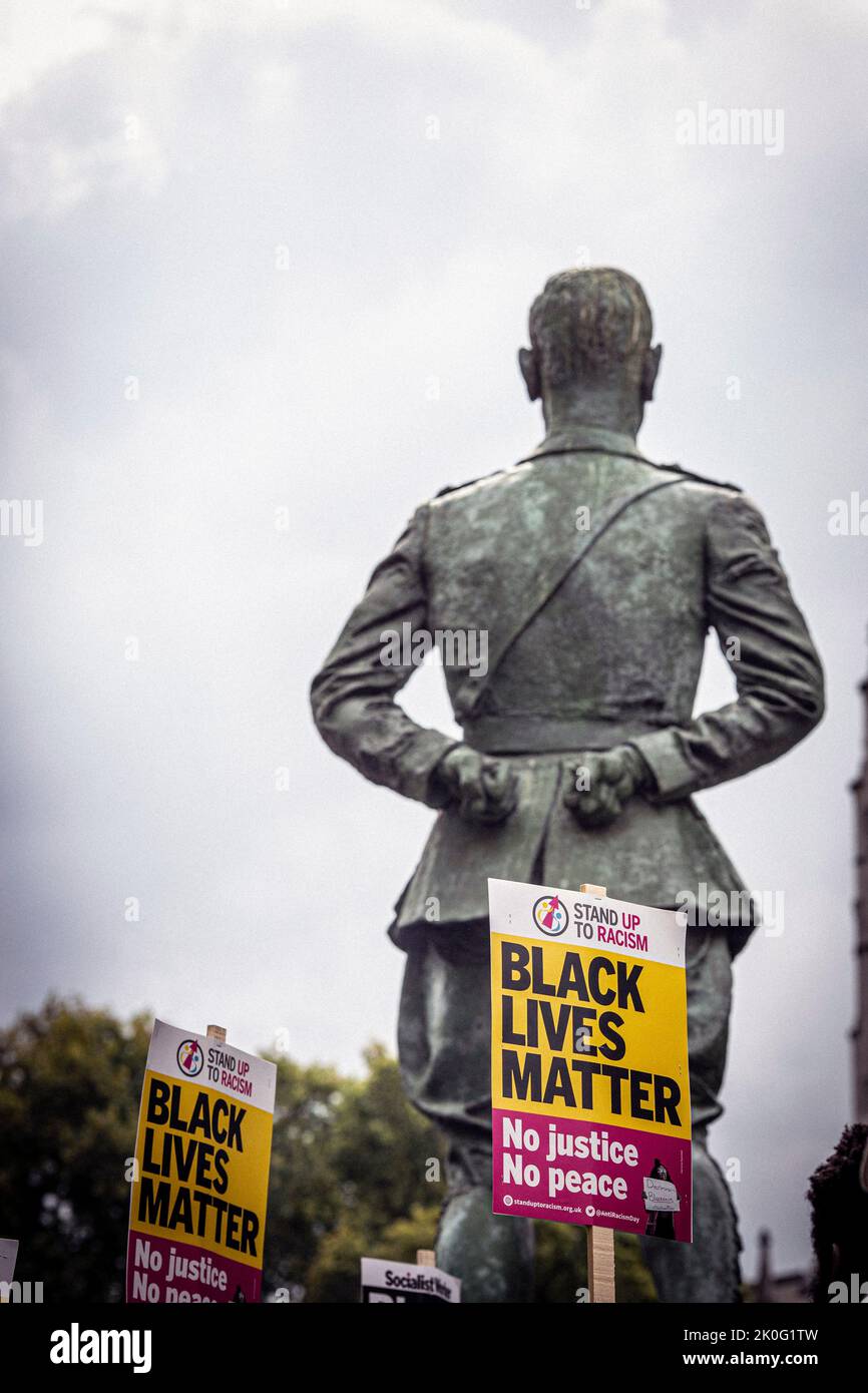 Protestierende von Black Lives Matter protestieren auf dem Parliament Square in London, Vereinigtes Königreich. Stockfoto