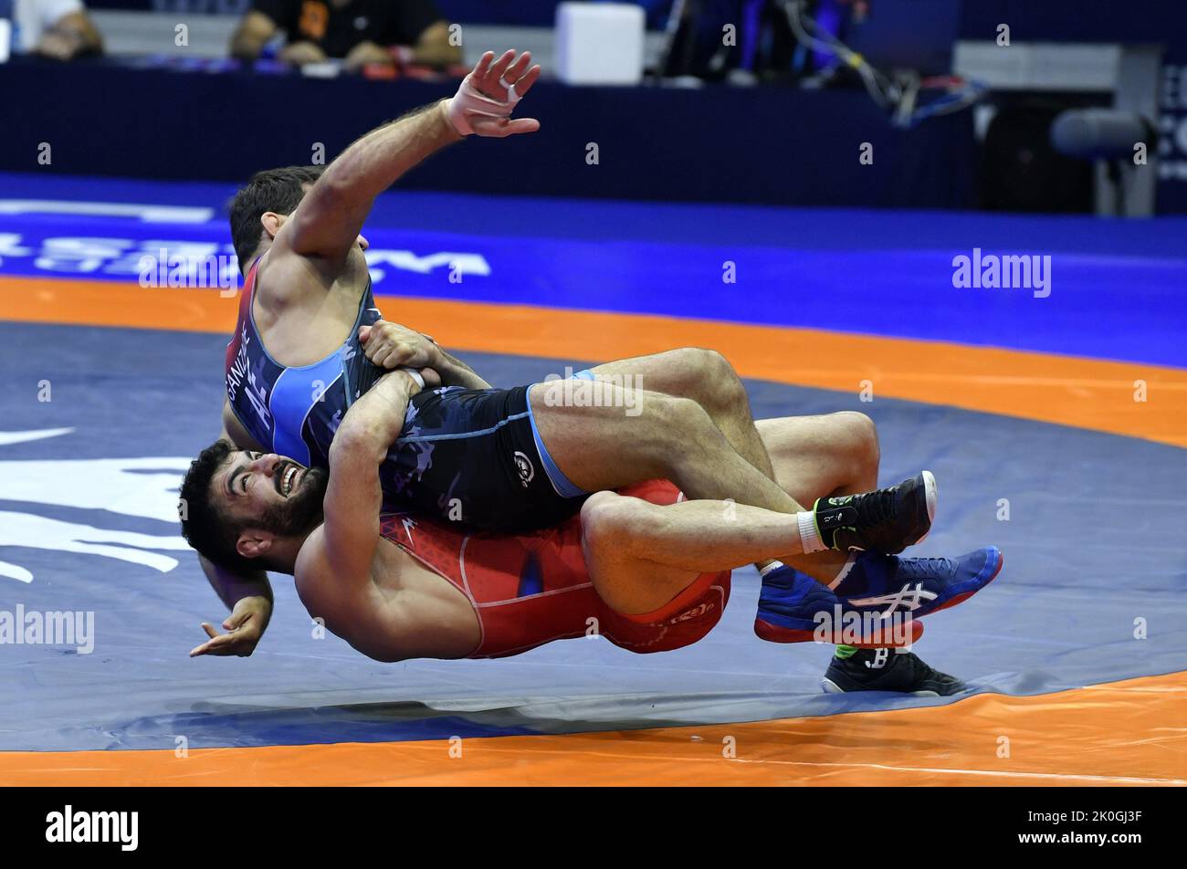 Belgrad. 11. September 2022. Der serbische Ali Arsalan (unten) kämpft