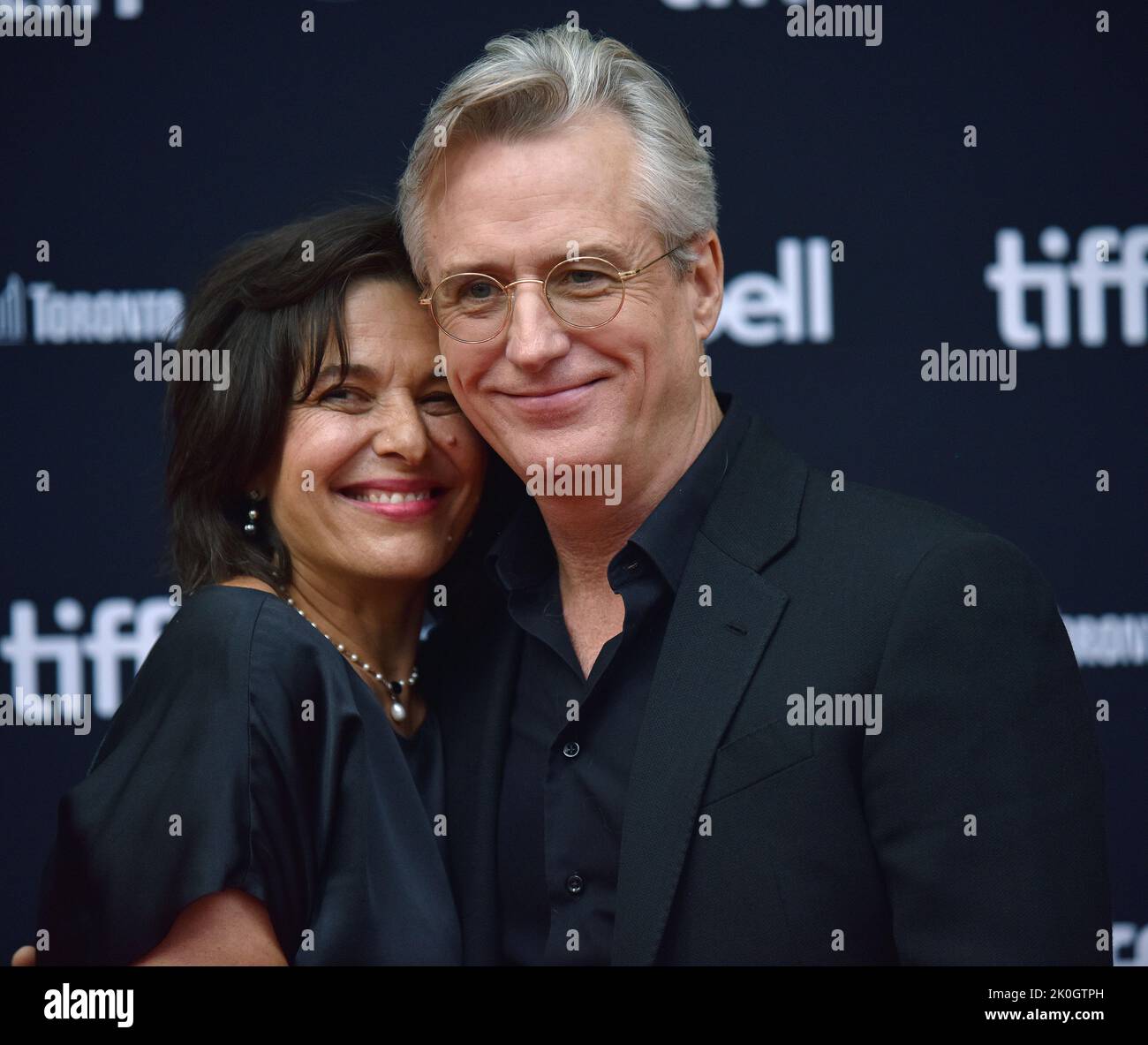 Toronto, Kanada. 11. September 2022. Linus Roache (R) und seine Frau Rosalind Bennett besuchen am Sonntag, den 11. September 2022, die Uraufführung von „My Policeman“ im Princess of Wales Theatre während des Toronto International Film Festival in Toronto, Kanada. Foto von Chris Chew/UPI Credit: UPI/Alamy Live News Stockfoto