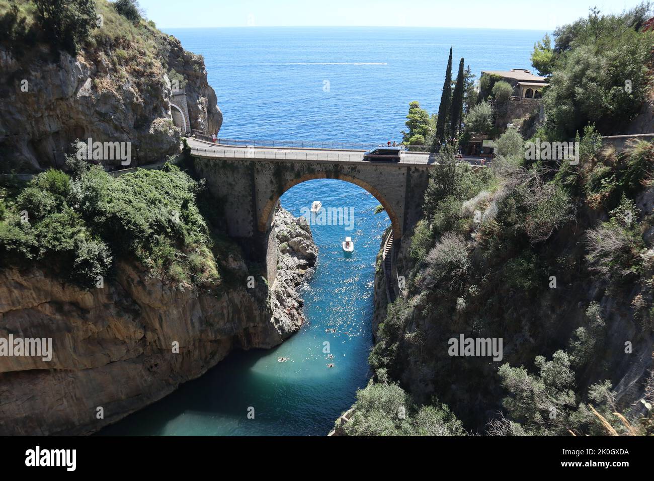 Furor - Scorcio del ponte della litoranea dal sentiero di Via Antonello da Capua Stockfoto