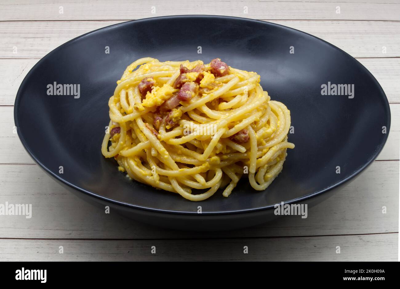 Spaghetti alla carbonara -Fotos und -Bildmaterial in hoher Auflösung ...