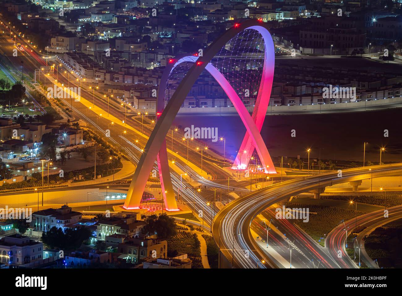 Al Wahda Brücke das höchste Denkmal der Stadt. Bekannt als 56 Brücke von Arch Doha City Stockfoto