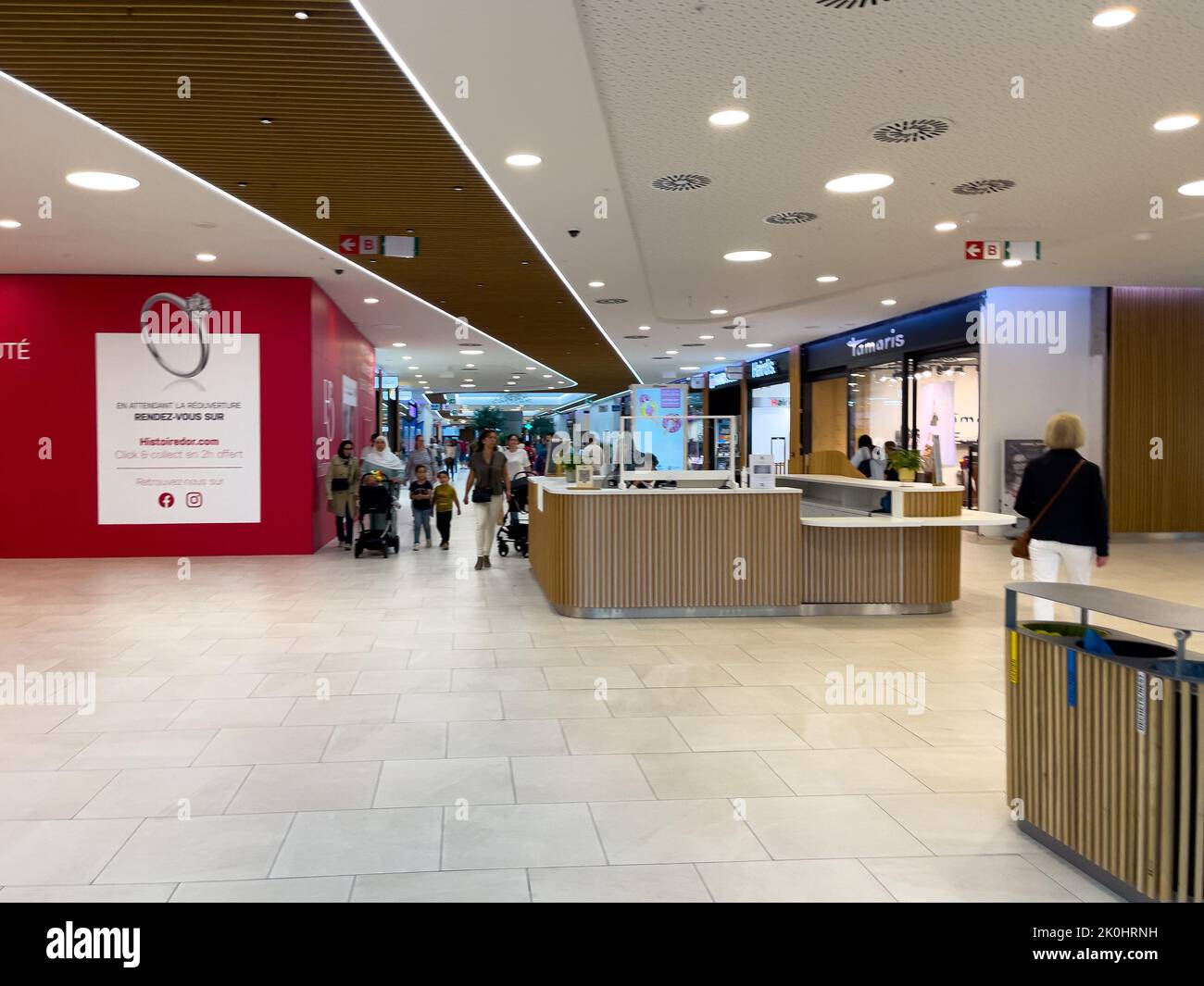 Menschen, die im Westland Einkaufszentrum in Bruxelles spazieren gehen Stockfoto
