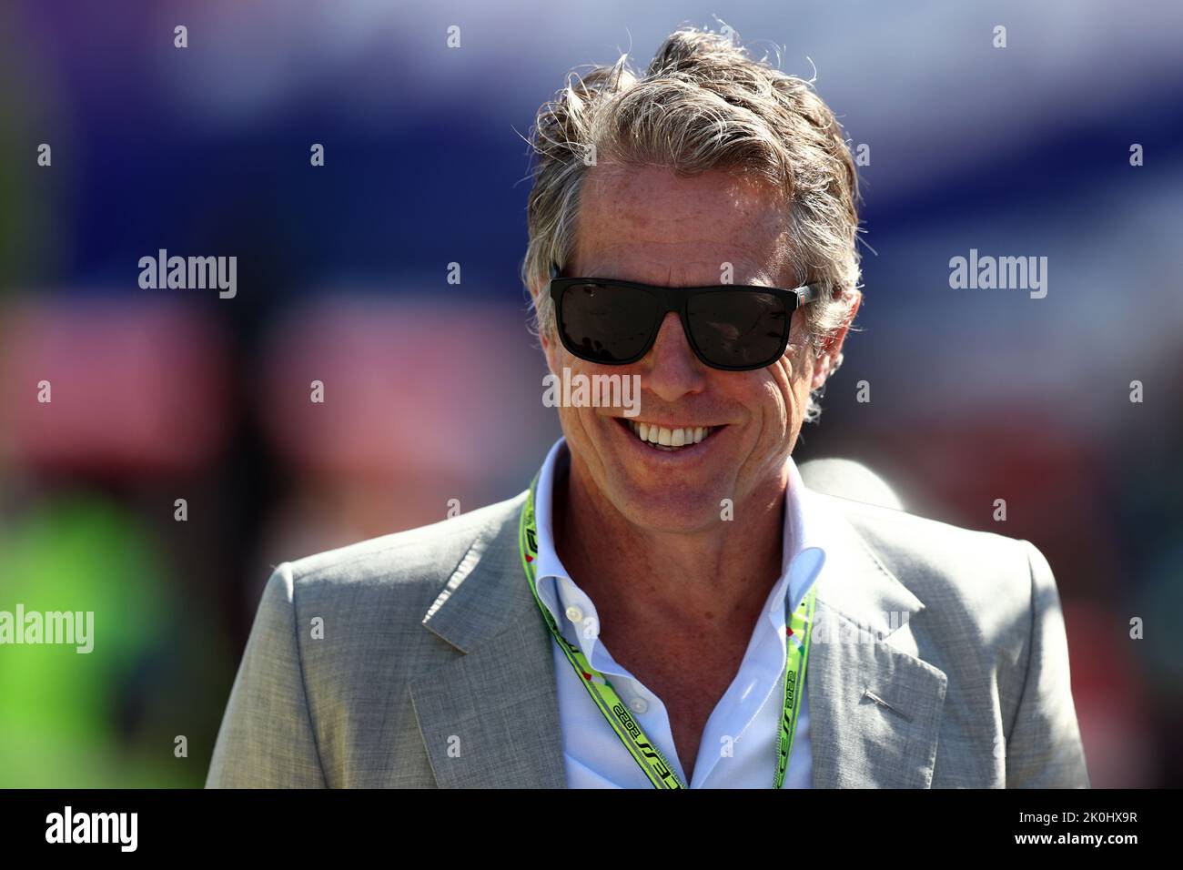Monza, Italien. 11. September 2022. Der Schauspieler Hugh Grant im Fahrerlager vor dem Großen Preis von Italien F1, Quelle: Marco Canoniero/Alamy Live News Stockfoto