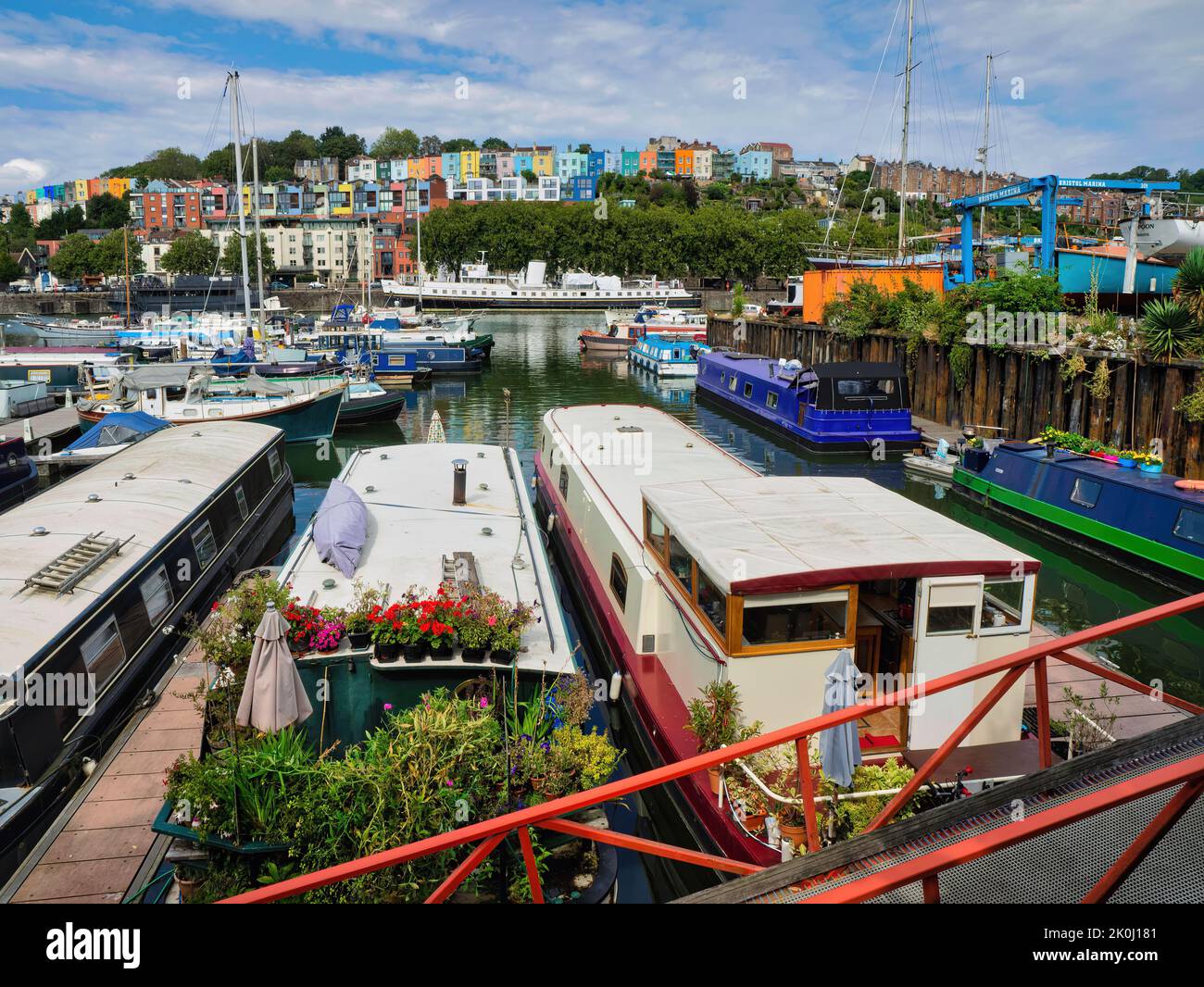 Überall im Bristol Marina ist die Farbe herrlich Stockfoto