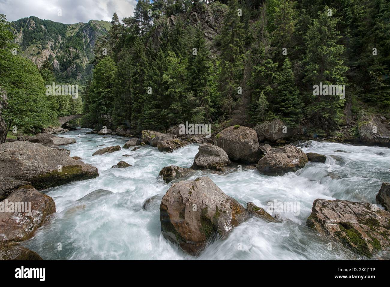 Bach in der Nähe des Dorfes Pré Saint Didier, Alpi Graie, alpen, Aostatal, Italien, Europa Stockfoto