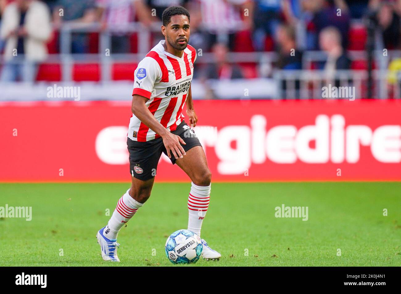 EINDHOVEN, NIEDERLANDE - 11. SEPTEMBER: Phillipp Mwene vom PSV während des niederländischen Eredivisie-Spiels zwischen PSV und RKC Waalwijk am 11. September 2022 im Philips Stadion in Eindhoven, Niederlande (Foto: Joris Verwijst/Orange Picches) Stockfoto