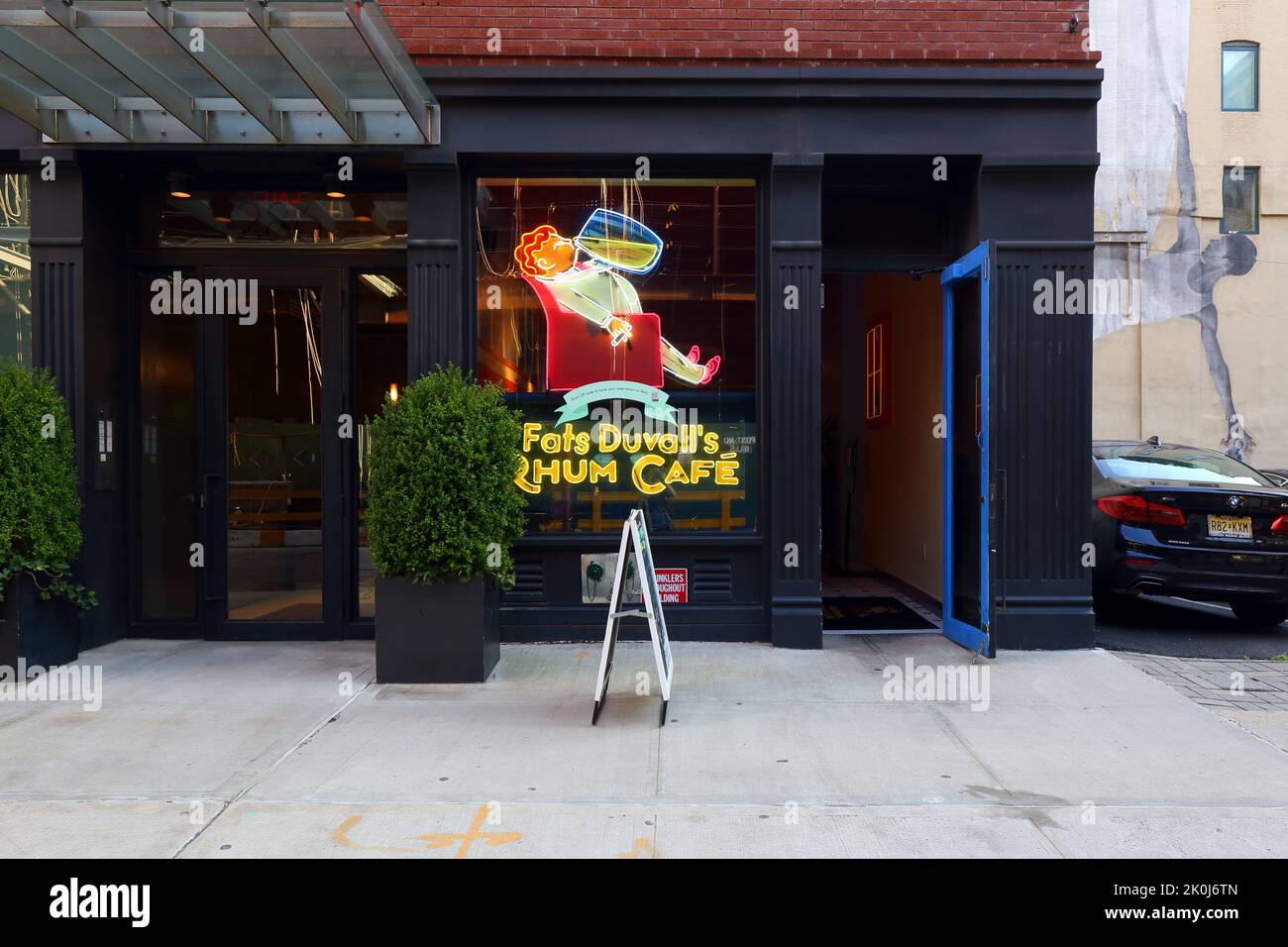 [Historisches Schaufenster] Fats Duvall Rhum Cafe, 286 Spring St, New York, NYC Schaufensterfoto einer Bar im karibischen Stil in Manhattans Tribeca Stockfoto
