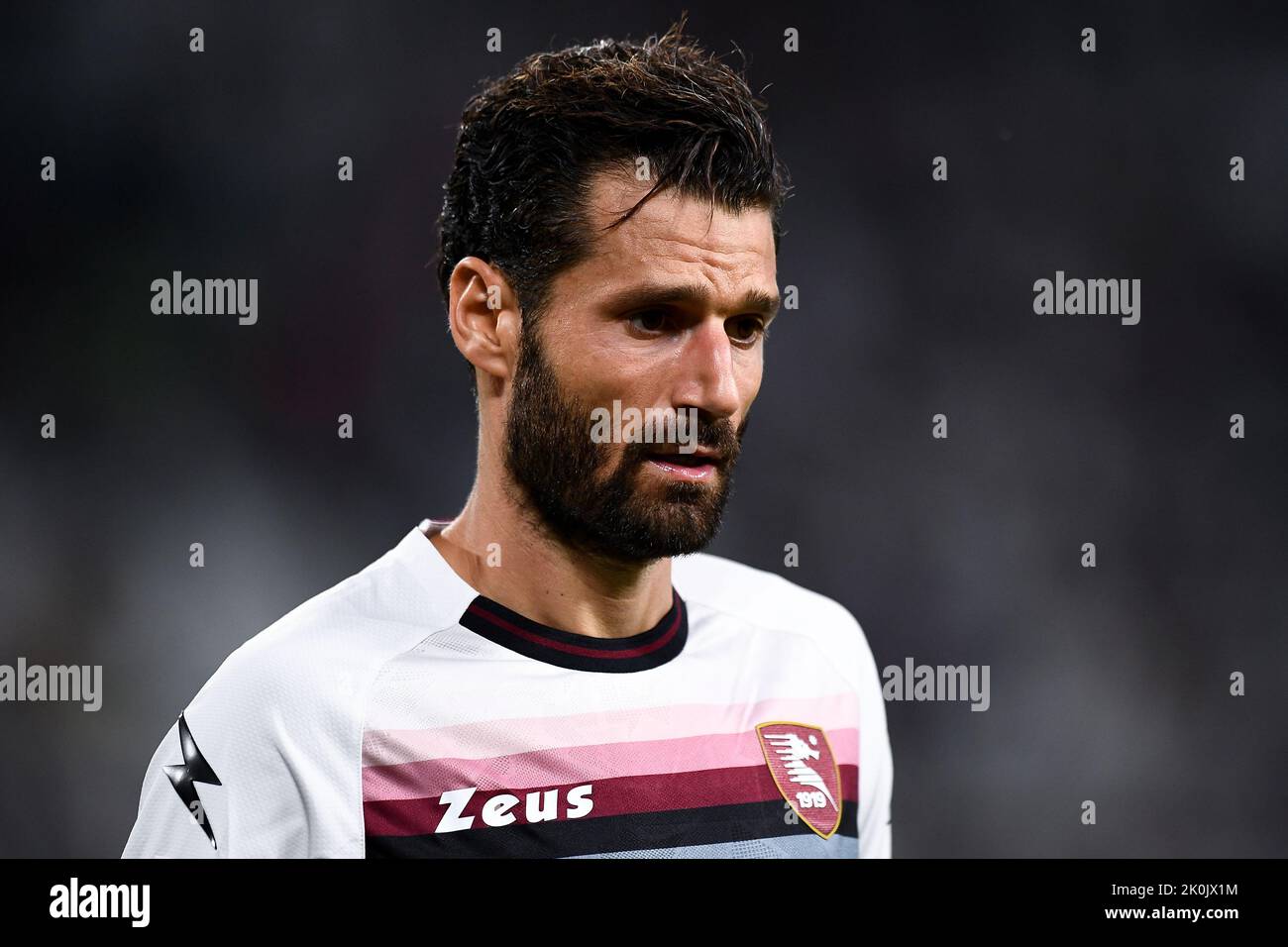 Turin, Italien. 11. September 2022. Antonio Candreva von der US Salernitana schaut während des Fußballspiels der Serie A zwischen Juventus FC und US Salernitana auf. Kredit: Nicolò Campo/Alamy Live Nachrichten Stockfoto