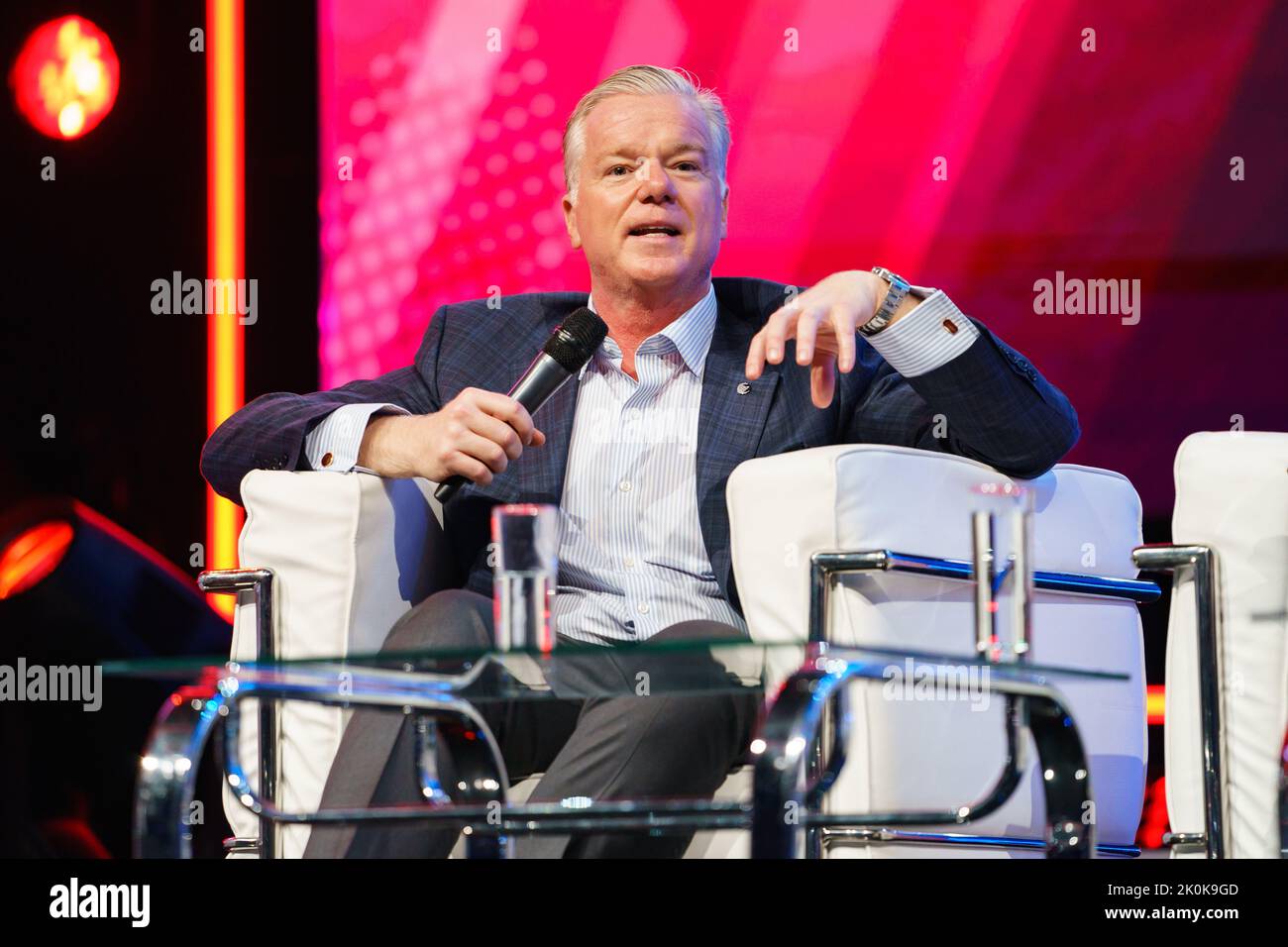 Paul J. Foster, Chief Executive Officer der Global Esports Federation, spricht bei den Commonwealth Esports Championships Stockfoto