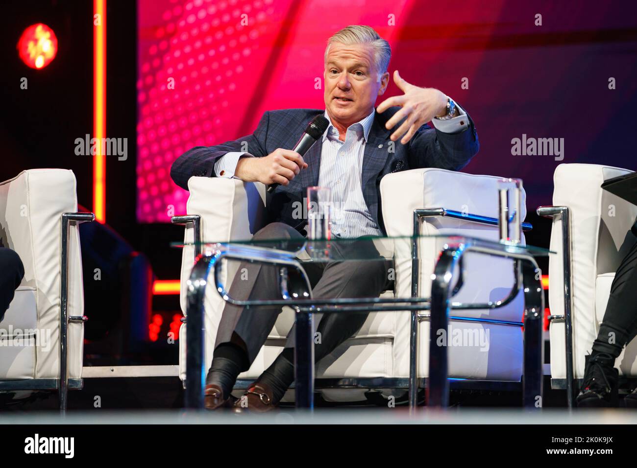 Paul J. Foster, Chief Executive Officer der Global Esports Federation, spricht bei den Commonwealth Esports Championships Stockfoto