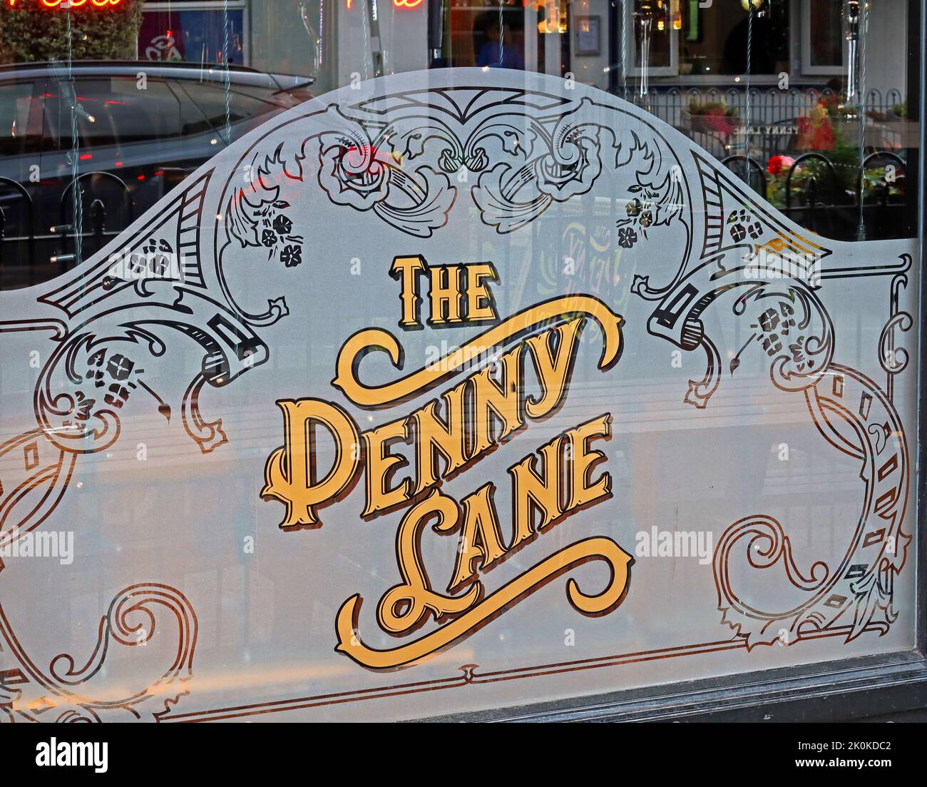 Die Penny Lane Weinbar, geätztes Pub-Fenster, 116 Penny LN, Liverpool L18 1DQ Stockfoto