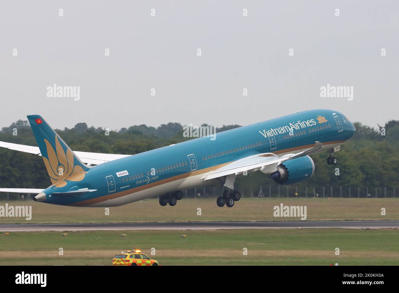 Vietnam Airlines, Boeing 787-10 Dreamliner, Abflug am 10. September 2022 am Flughafen London Stansted, Stansted, Essex, England, Großbritannien Stockfoto