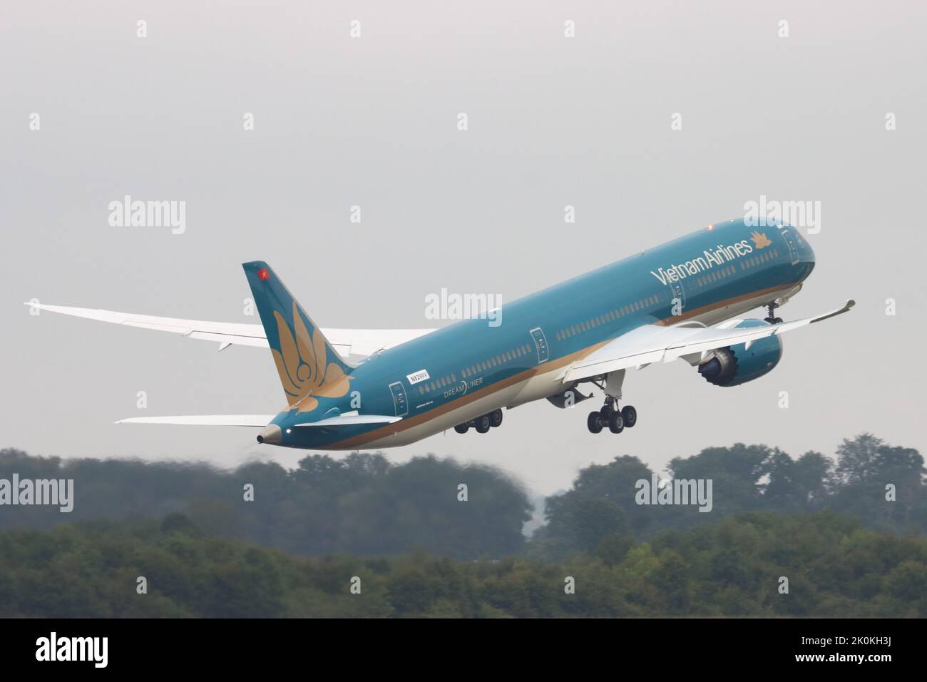 Vietnam Airlines, Boeing 787-10 Dreamliner, Abflug am 10. September 2022 am Flughafen London Stansted, Stansted, Essex, England, Großbritannien Stockfoto