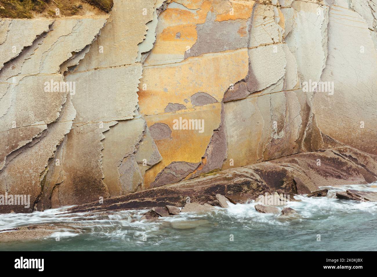 Felsenlandschaft der Küste von Zumaia Stockfoto