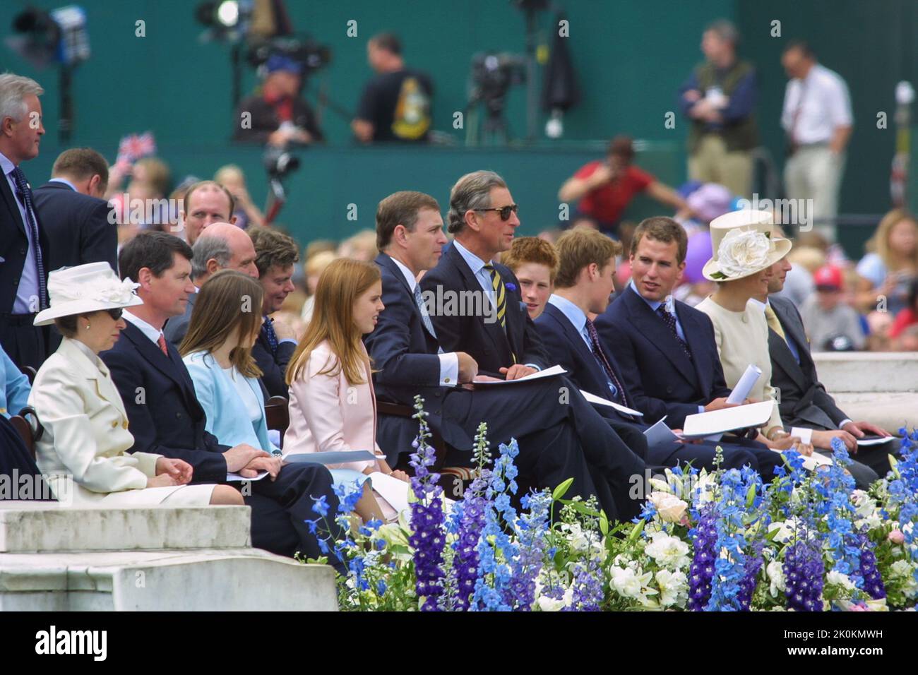 4.. Juni 2002 - Mitglieder der britischen Königsfamilie beim Goldenen Jubiläum von Queen Elizabeth II in der Mall in London Stockfoto