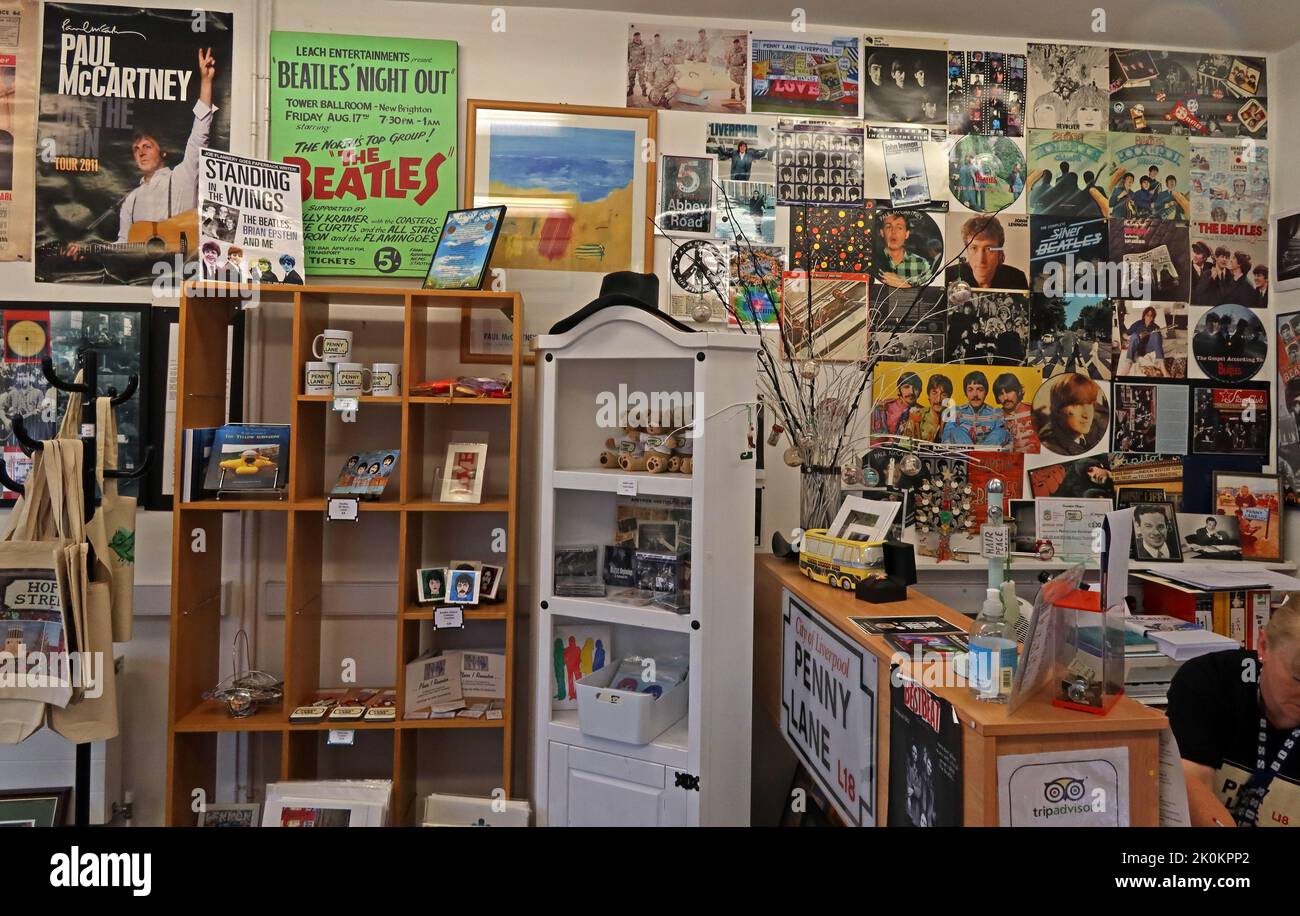 Im Souvenirladen des Penny Lane Development Trust, Penny LN, Liverpool, Merseyside, England, UK, L18 1DE Stockfoto