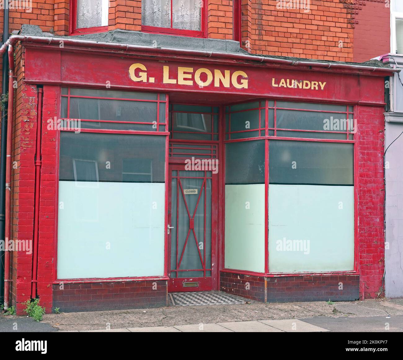 Chinesische Wäscherei, G.Leong, 117 Penny Lane, Liverpool, Merseyside, England, Großbritannien, L18 - anscheinend verfolgt Stockfoto