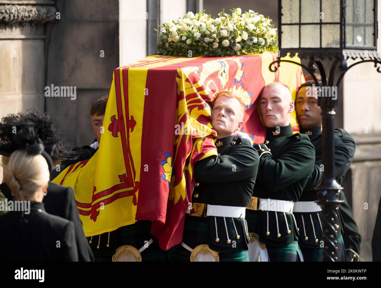 12.. September 2022. Edinburgh, Großbritannien. Ihre Majestät der Sarg von QueenÕs kommt in der Kathedrale von Saint GilesÕ, Edinburgh an. Quelle: Doug Peters/EMPICS/Alamy Live News Stockfoto