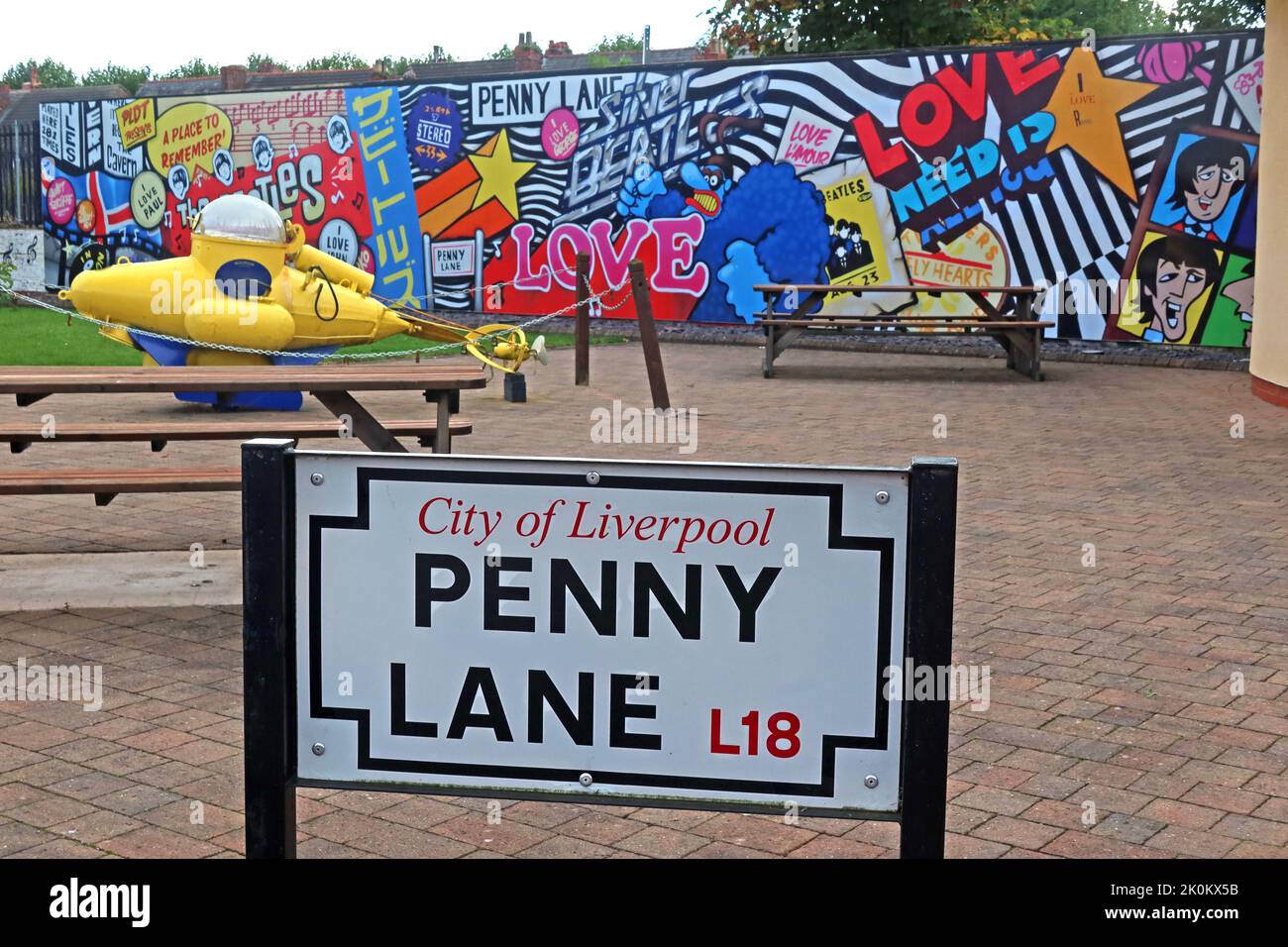 Penny Lane Schild am Penny Lane Development Trust, 70 Penny LN, Liverpool, Merseyside, England, UK, L18 1BW Stockfoto