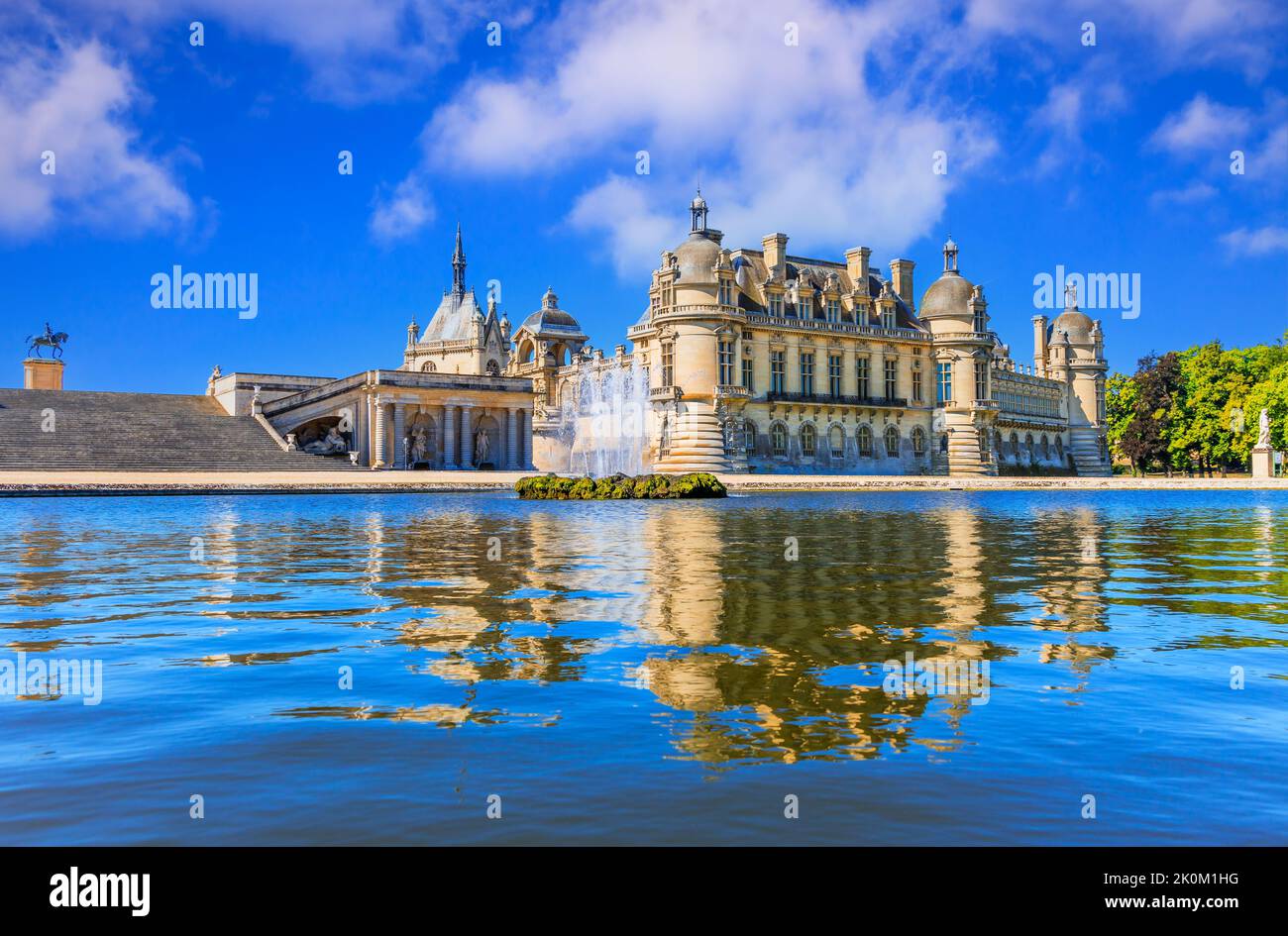Schloss Chantilly (Chateau de Chantilly) Blick auf die Nordwestfassade. Picardie, Frankreich. Stockfoto