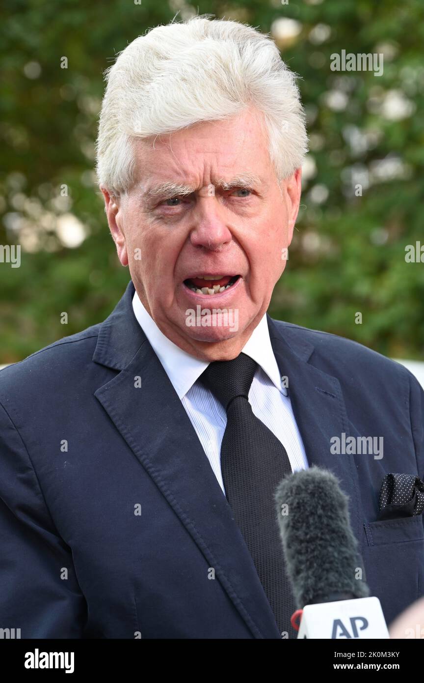 12.. September. London, Großbritannien. Der ehemalige BBC-Fernsehjournalist und königliche Korrespondent Michael Cole gab nach dem Tod von Königin Elizabeth II. Am 08.09.2022 ein Interview über The Mall. Kredit: michael melia/Alamy Live Nachrichten Stockfoto