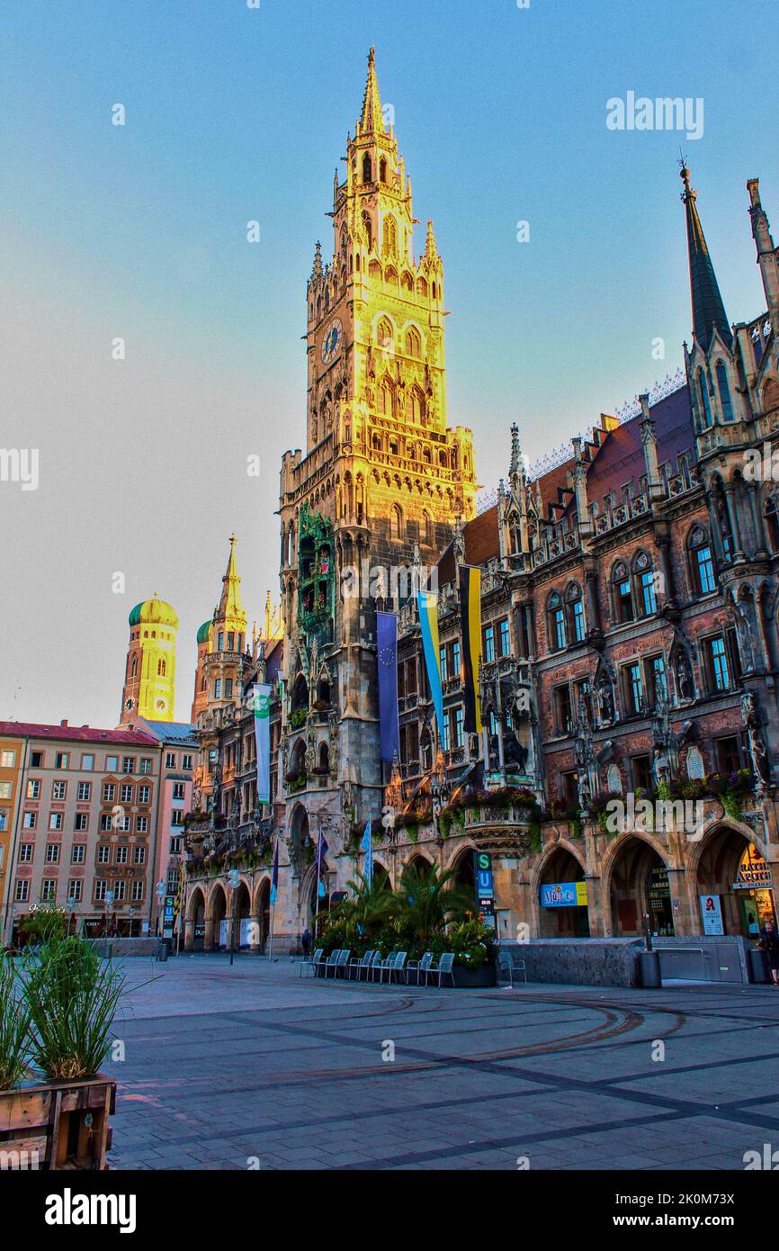 Neues Rathaus und das Glockenspiel am Marienplatz Stockfoto