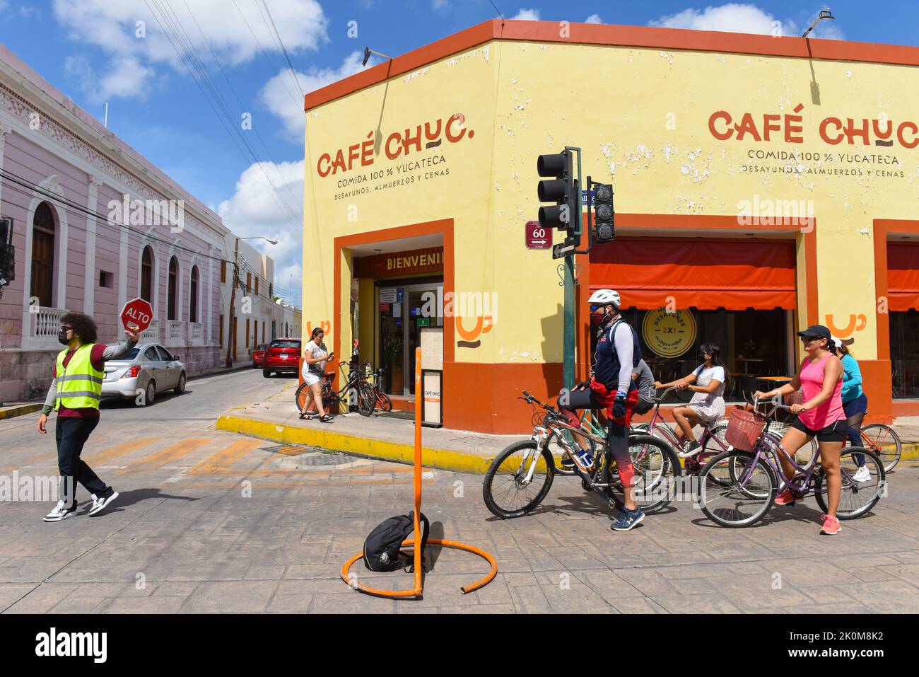 Radfahrer während des Sunday Bici Routa Events (kostenloses Radfahren auf geschlossenen Straßen im Zentrum) in der Innenstadt von Merida, Yucatan, Mexiko Stockfoto