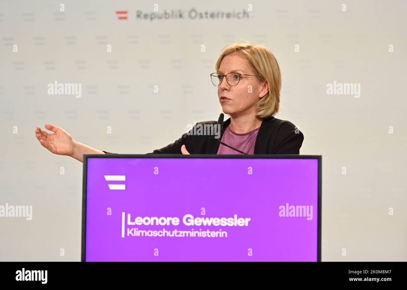 Wien, Österreich. 12. September 2022. Vorstellung der Energiespar-Kampagne der Bundesregierung im Klimaschutzministerium mit Leonore Gewessler (die Grünen), Bundesministerin für Klimaschutz, Umwelt, Energie, Mobilität, Innovation und Technologie Stockfoto