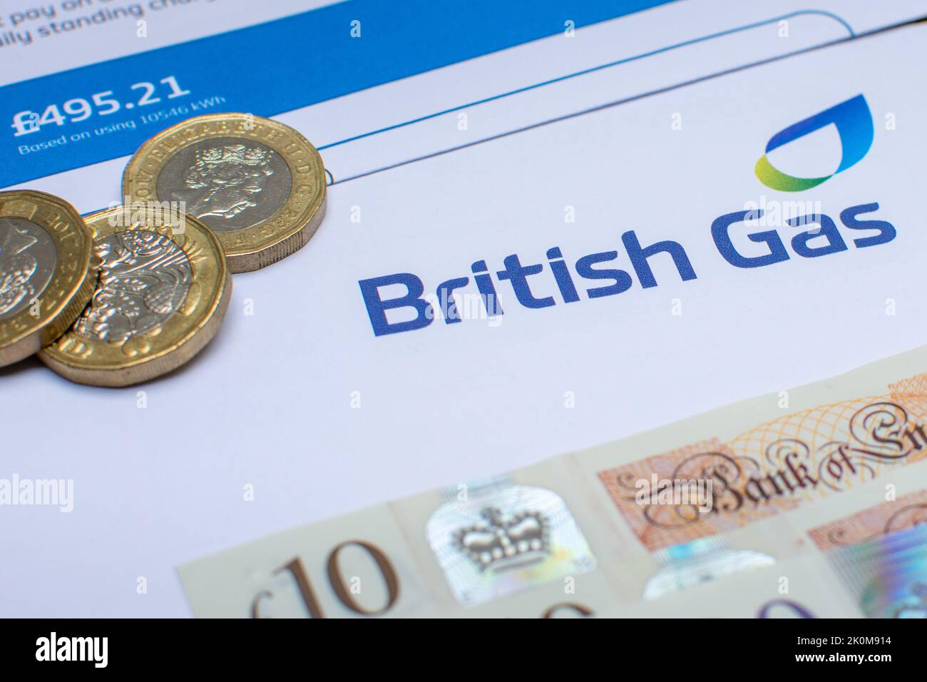 Eine britische Gasrechnung mit britischer Währung. Die Lebenshaltungskosten und die Inflation mit steigenden Preisen wirken sich auf viele Menschen aus. Stockfoto