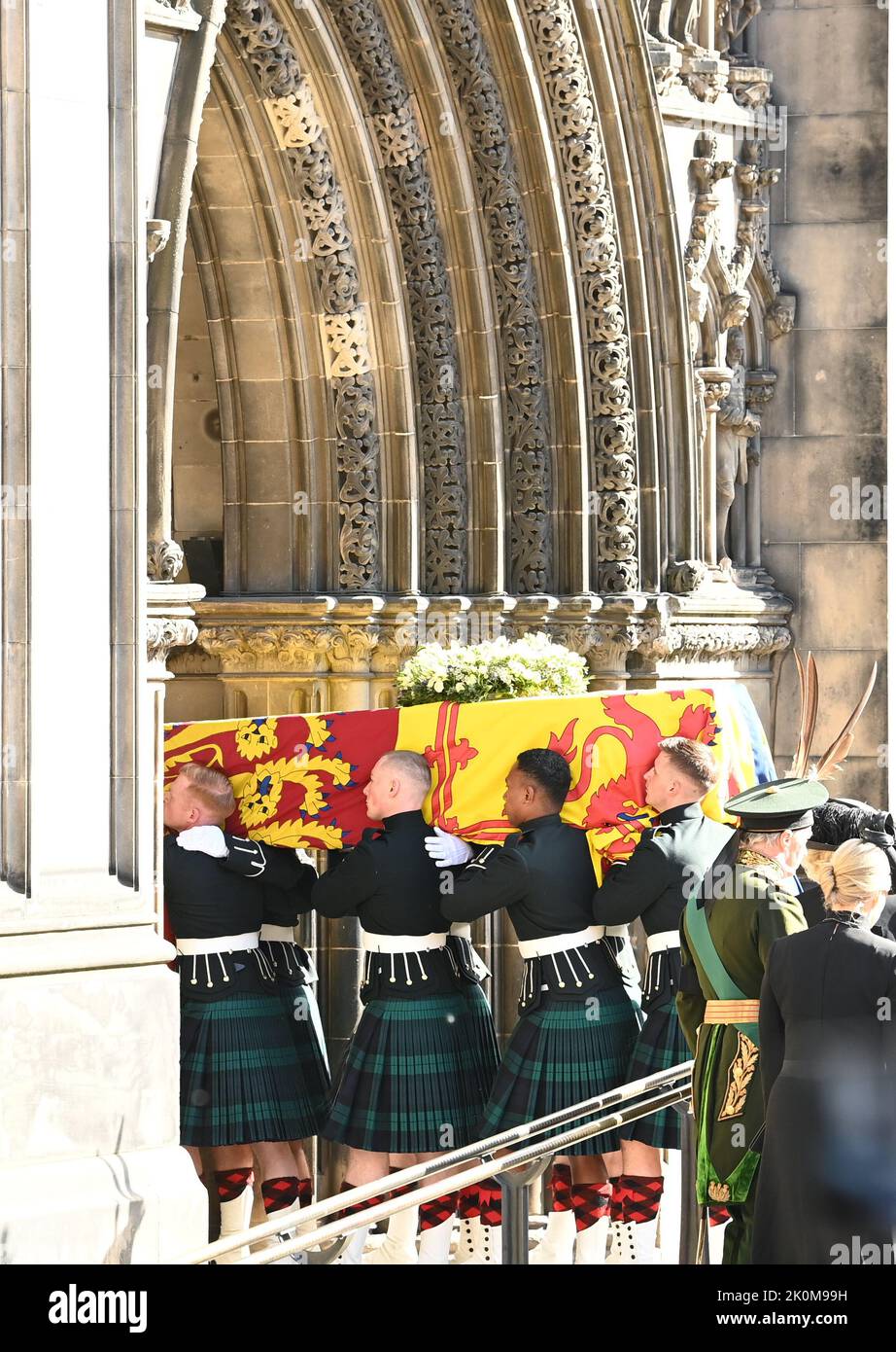 12.. September 2022. Edinburgh, Großbritannien. Ihre Majestät der Sarg von QueenÕs kommt in der Kathedrale von Saint GilesÕ, Edinburgh an. Quelle: Doug Peters/EMPICS/Alamy Live News Stockfoto