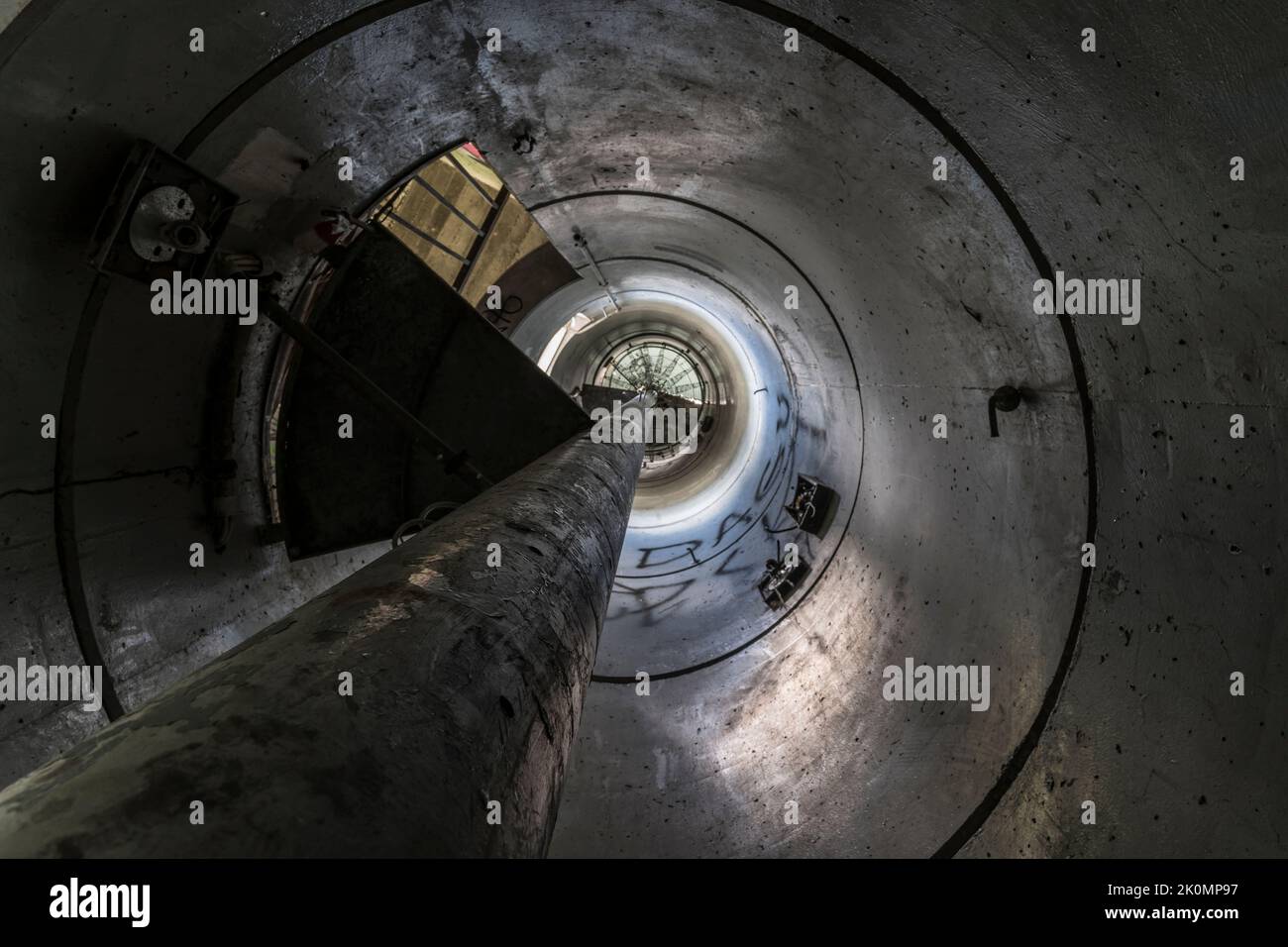 Wachturm eines verlassenen Waffenlagers für kalte Kriege Stockfoto