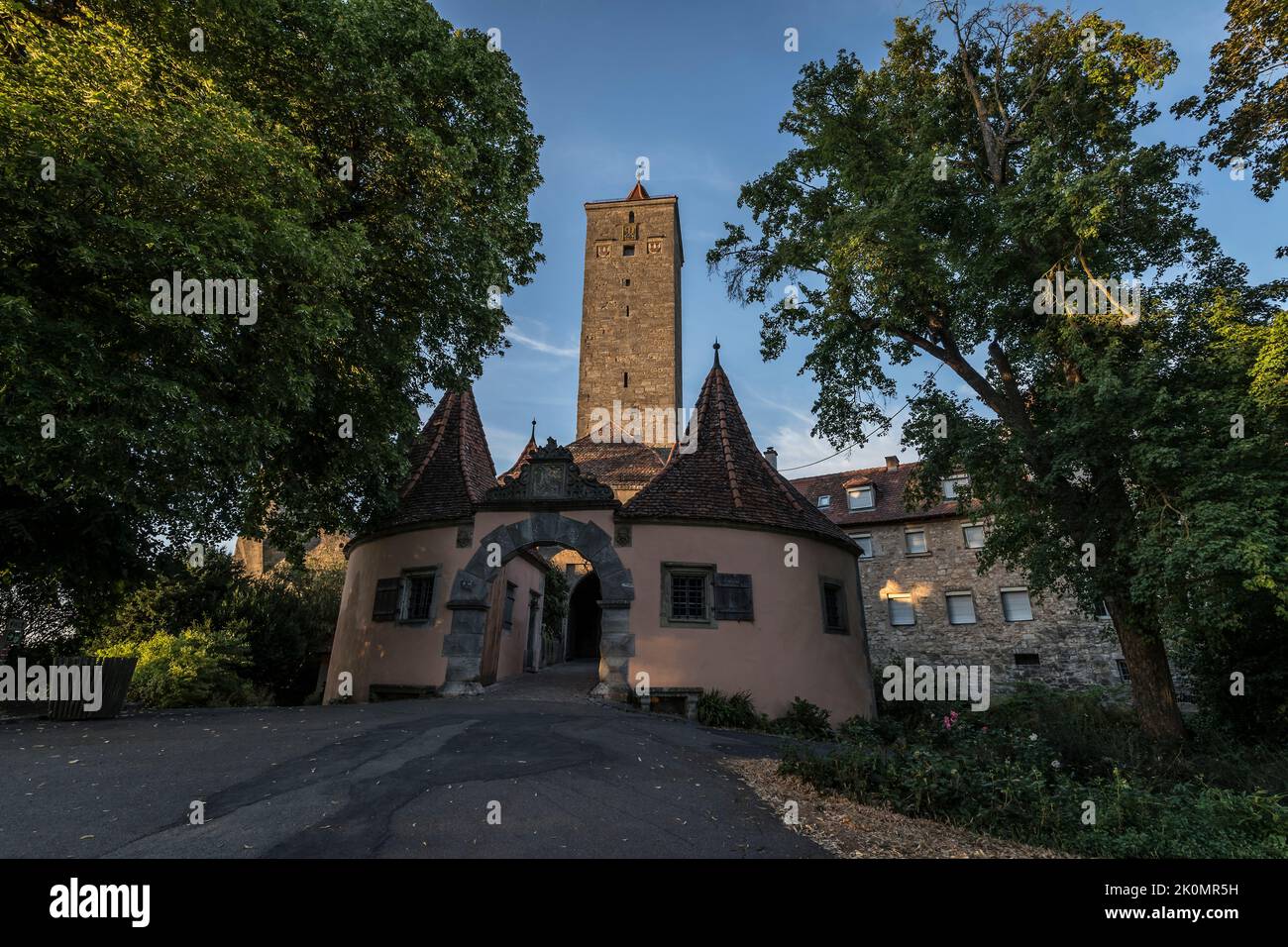 Straßenblick in der mittelalterlichen Stadt Rothenburg. Stockfoto
