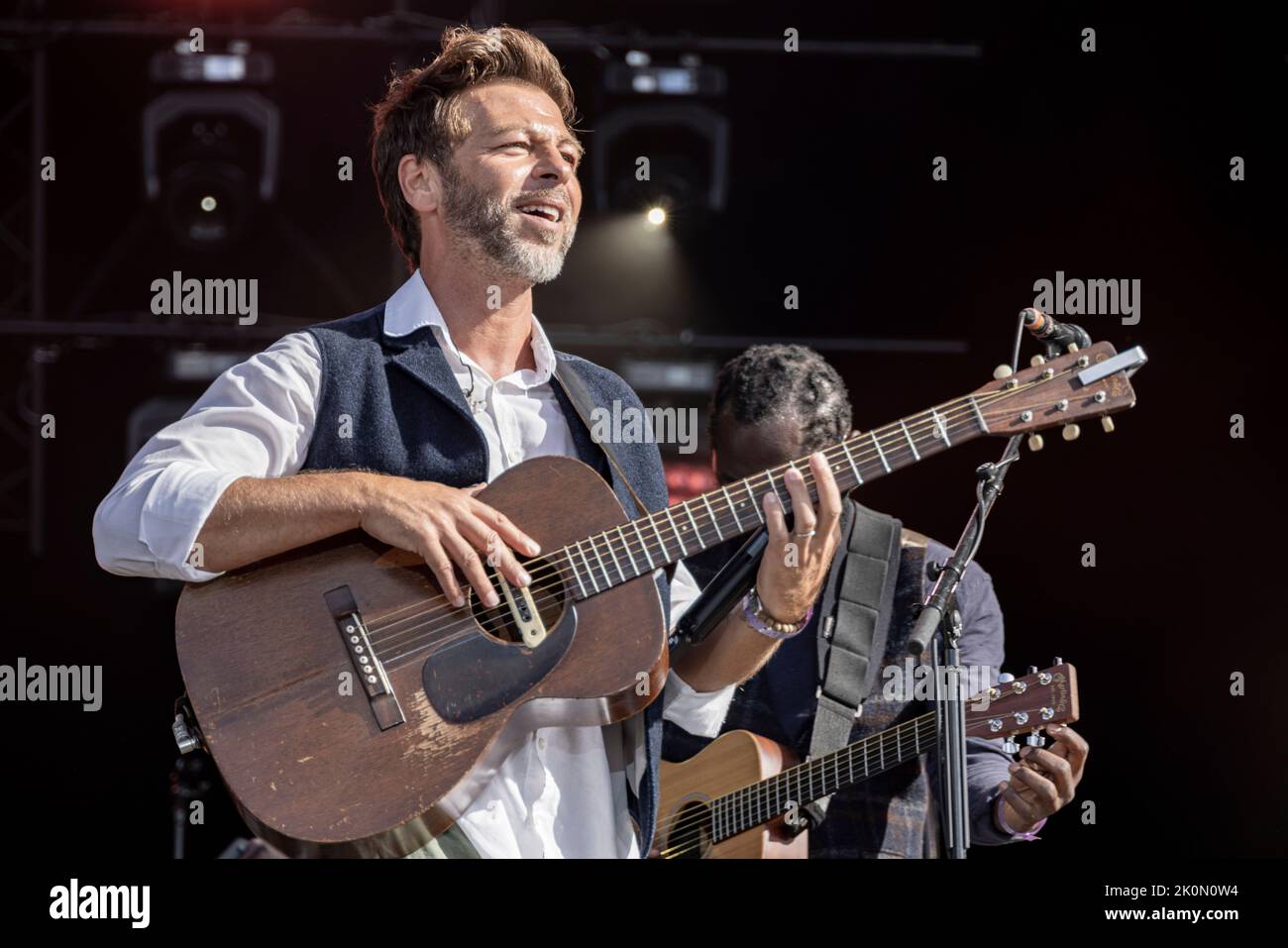 Bretigny sur Orge, Frankreich. 11. September 2022. Der Singer-Songwriter Christophe Mae tritt auf der Angela Davis Bühne während des Fete of Humanite auf. Stockfoto