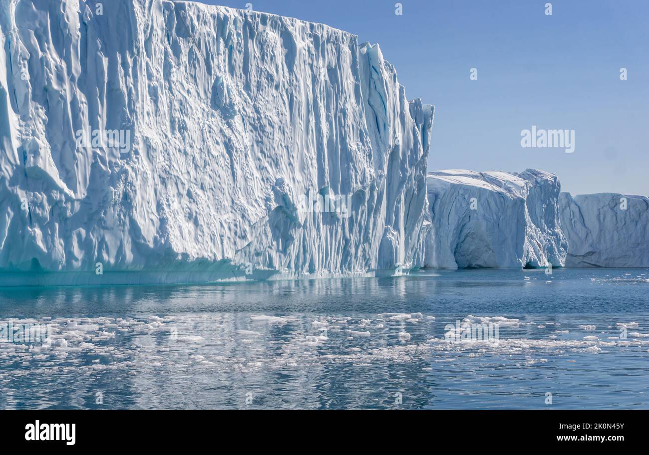 Riesige Eisberge im Ilulissat-Eisfjord in Grönland Stockfoto