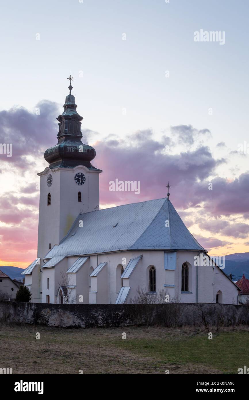 Kirche im Dorf Turciansky Michal in der Region Turiec, Slowakei. Stockfoto