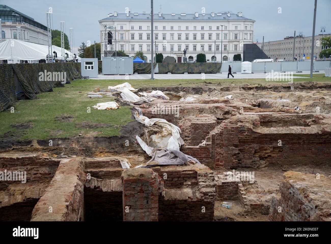 Die Überreste des 1944 von den Nazis zerstörten Sächsischen Palastes sind am 13. September 2022., 2022 auf dem Pilsudski-Platz in Warschau, Polen, freigelegt. A CO Stockfoto