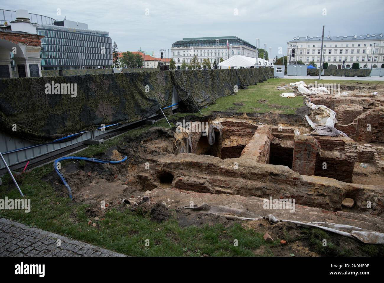 Die Überreste des 1944 von den Nazis zerstörten Sächsischen Palastes sind am 13. September 2022., 2022 auf dem Pilsudski-Platz in Warschau, Polen, freigelegt. A CO Stockfoto