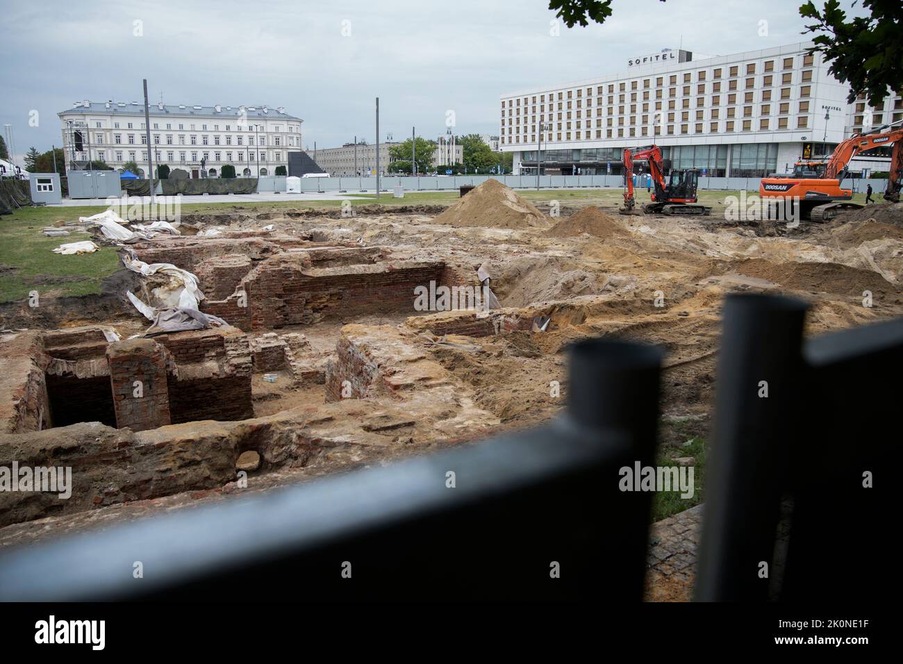 Die Überreste des 1944 von den Nazis zerstörten Sächsischen Palastes sind am 13. September 2022., 2022 auf dem Pilsudski-Platz in Warschau, Polen, freigelegt. A CO Stockfoto
