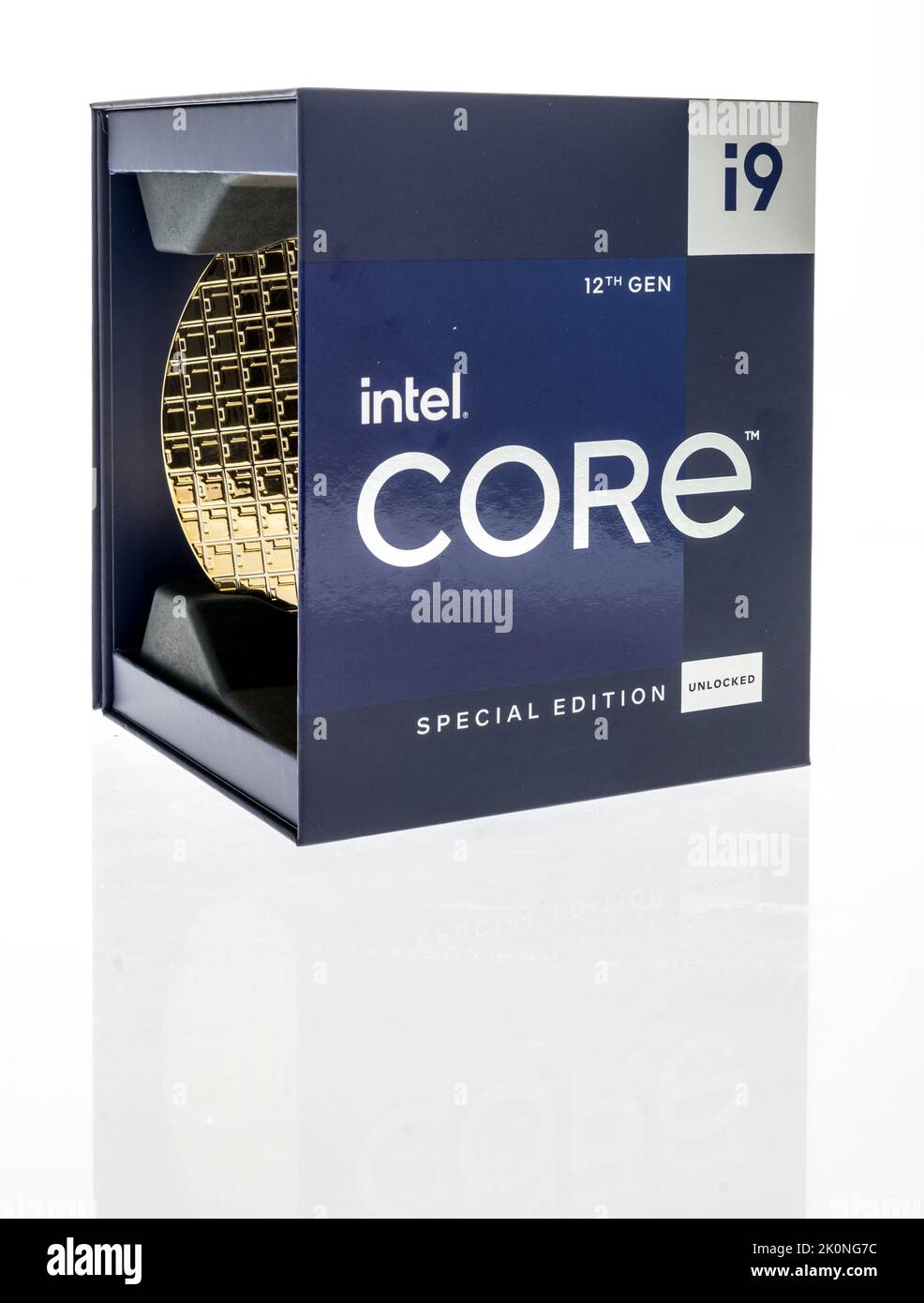 Winneconne, WI - 22. Juni 22: Ein Paket von Intel Core 12. gen Special Edition entsperrt I9-12900Ks cpu-Prozessor auf einem isolierten Hintergrund. Stockfoto