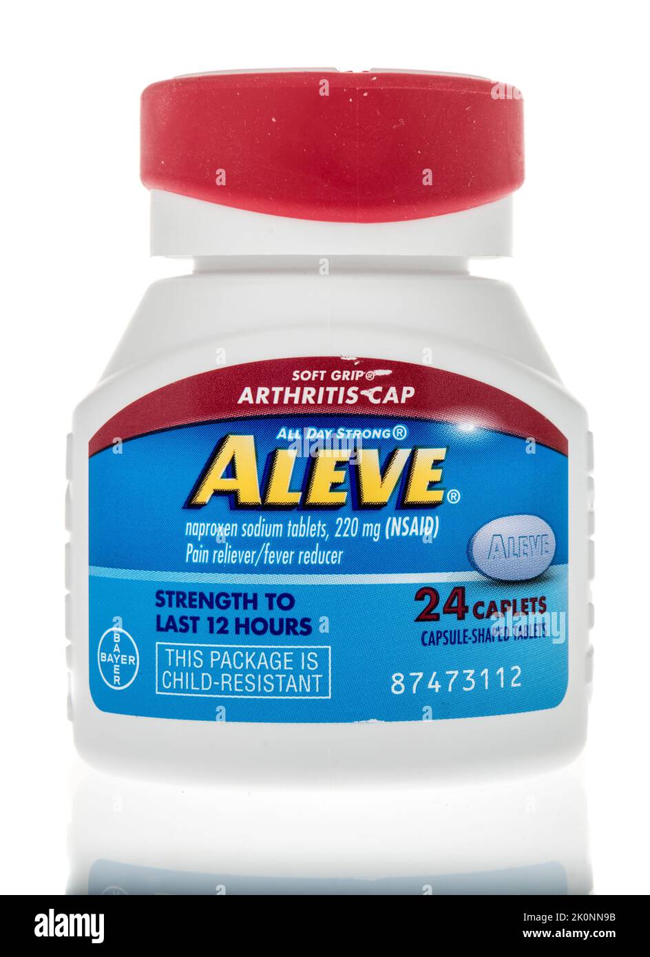 Winneconne, WI - 5. Juli 2022: Ein Paket von Aleve Soft Grip Arthritis Kappe auf einem isolierten Hintergrund. Stockfoto