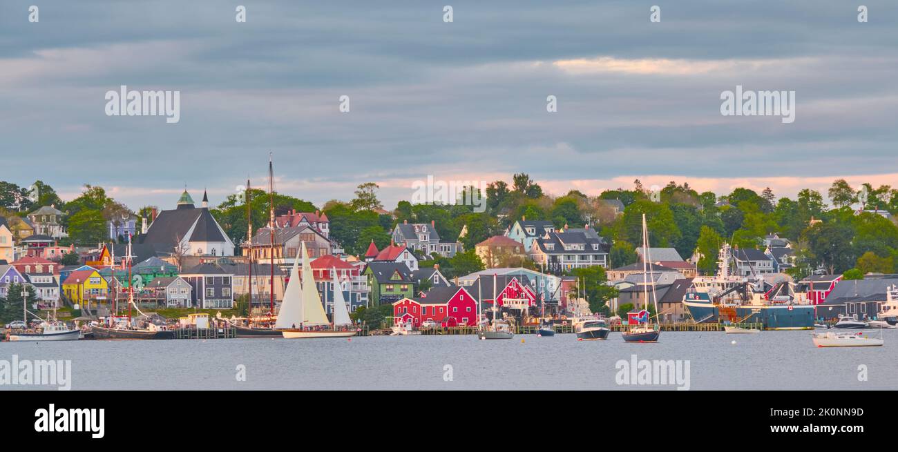 Foto der Stadt Lunenburg, aufgenommen am späten Nachmittagsabend. Stockfoto