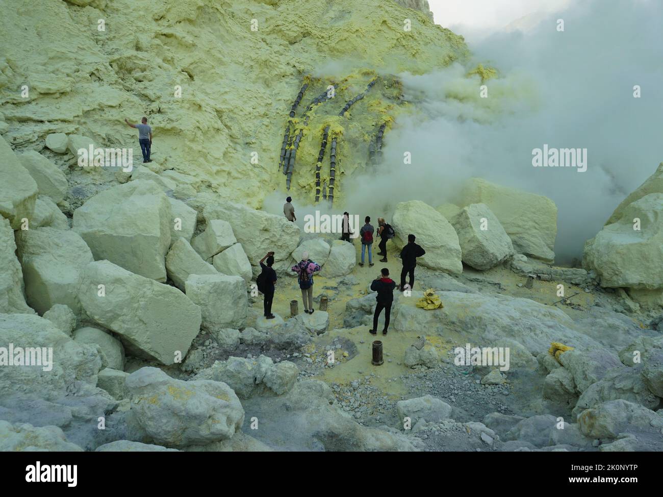 Banyuwangi, Indonesien - 13. Oktober 2019 : morgendliche Aktivität auf dem Gipfel des Berges Ijen Banyuwangi Indonesien. Stockfoto