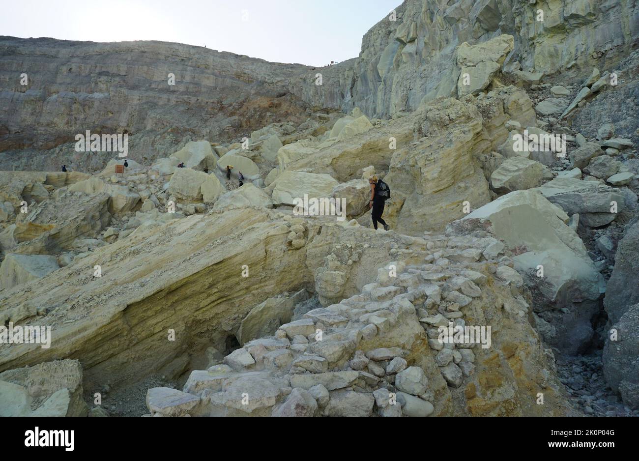 Banyuwangi, Indonesien - 13. Oktober 2019 : morgendliche Aktivität auf dem Gipfel des Berges Ijen Banyuwangi Indonesien. Stockfoto