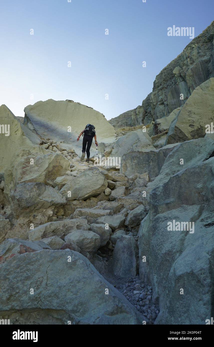 Banyuwangi, Indonesien - 13. Oktober 2019 : morgendliche Aktivität auf dem Gipfel des Berges Ijen Banyuwangi Indonesien. Stockfoto