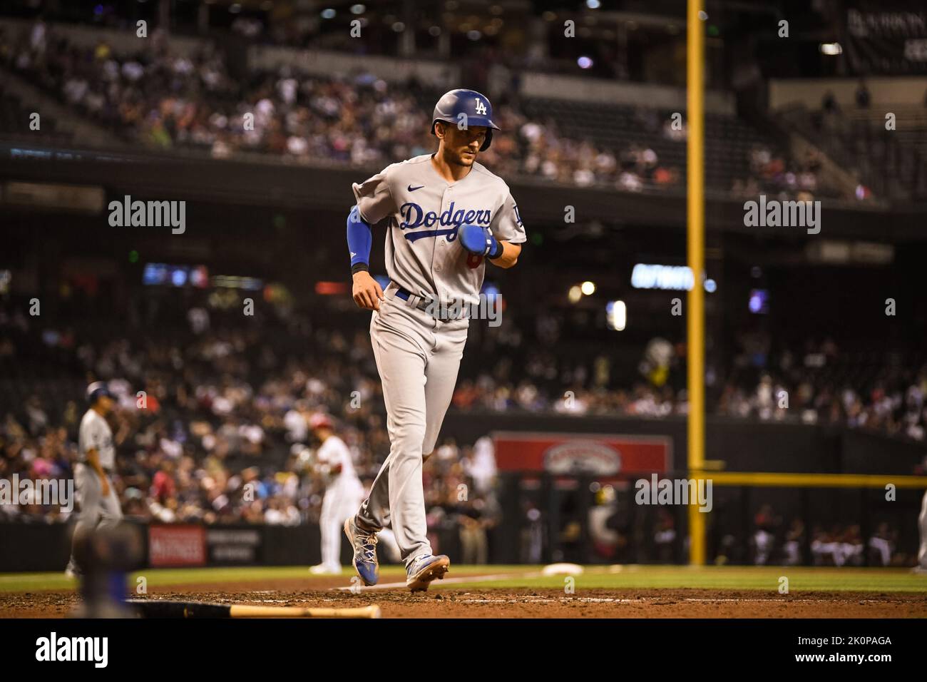 Los Angeles Dodgers Shortstop Trea Turner (6) joggt nach dem sechsten Inning während eines MLB-Baseballspiels gegen die Arizona Diamondbacks auf Monda Stockfoto