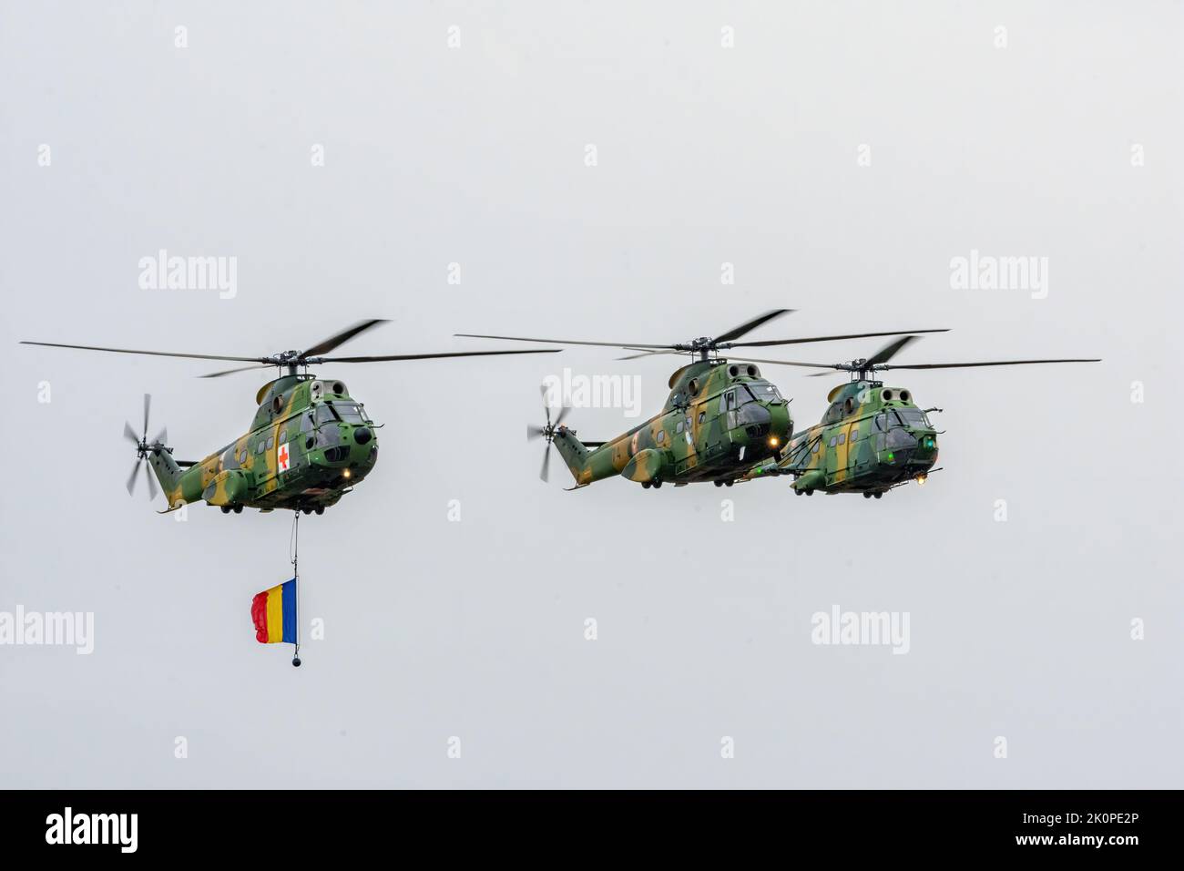 IAR-330 Militärhubschrauber der rumänischen Luftstreitkräfte auf dem Aurel Vlaicu Flughafen in Bukarest während einer Flugshow Stockfoto