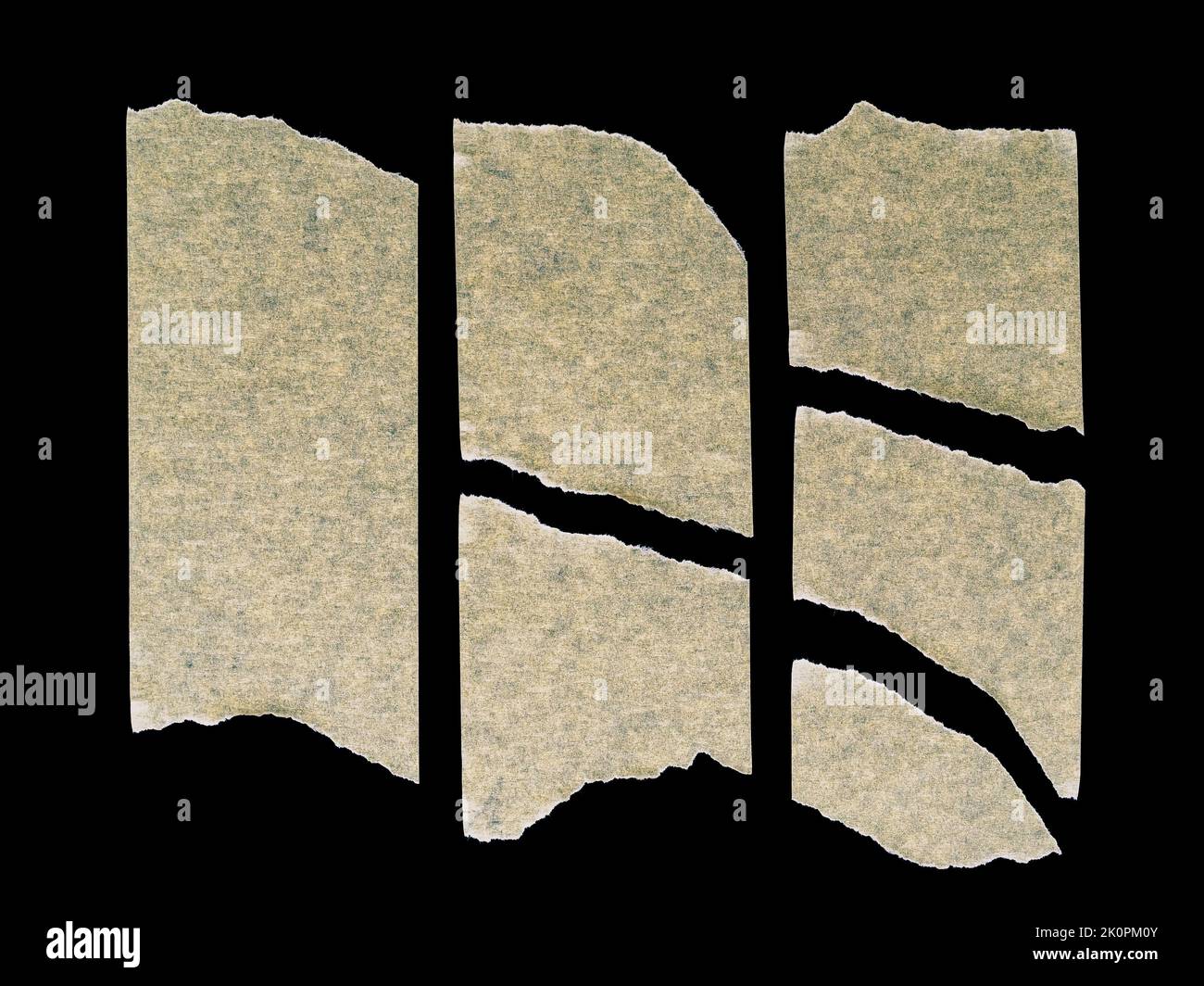 Satz von ganzen und zerrissenen Stück Klebeband, isoliert auf schwarz Stockfoto