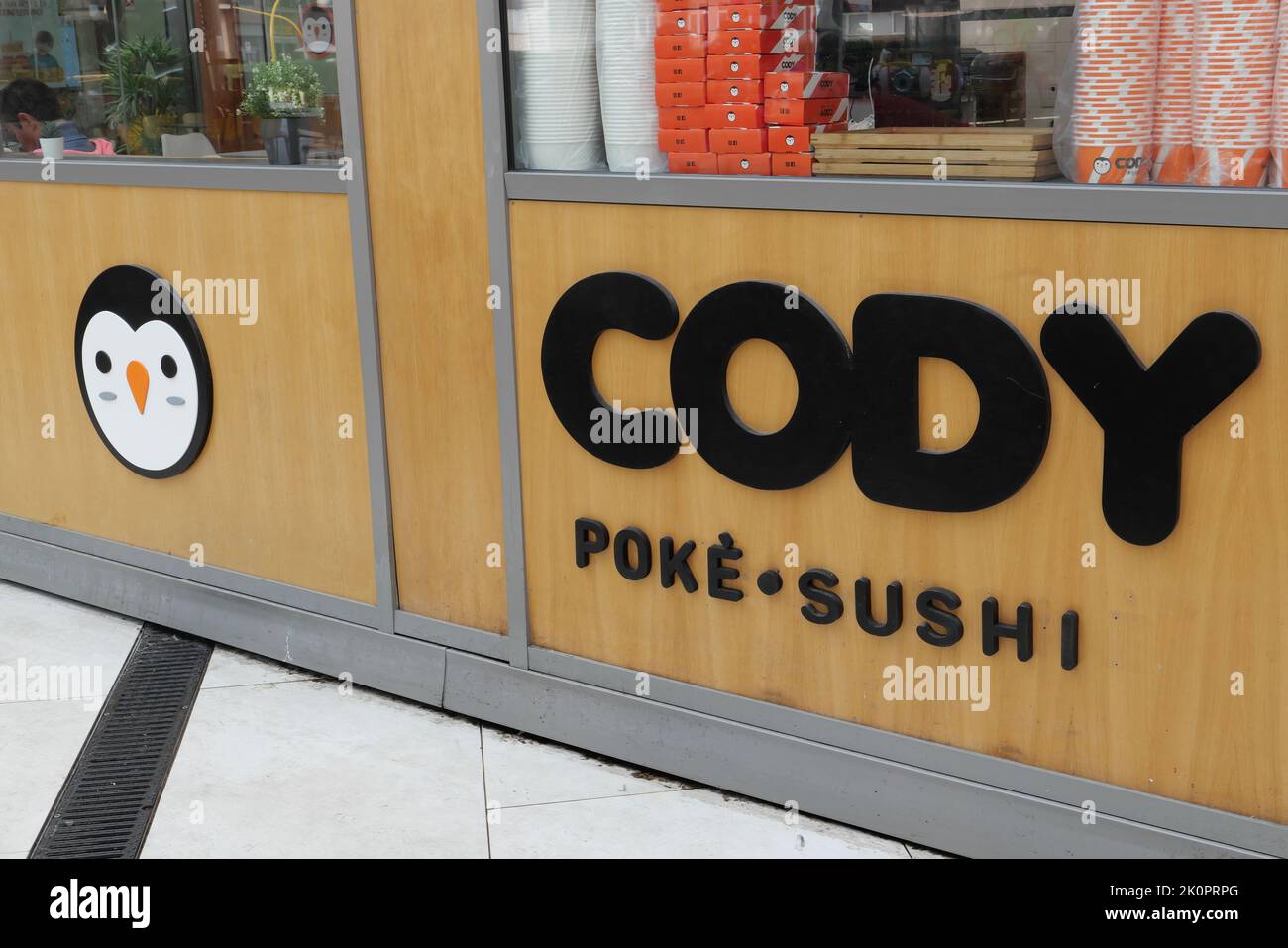 EIN ZEICHEN VON CODY POKE SUSHI. ES IST EIN SUSHI-FASTFOOD Stockfoto
